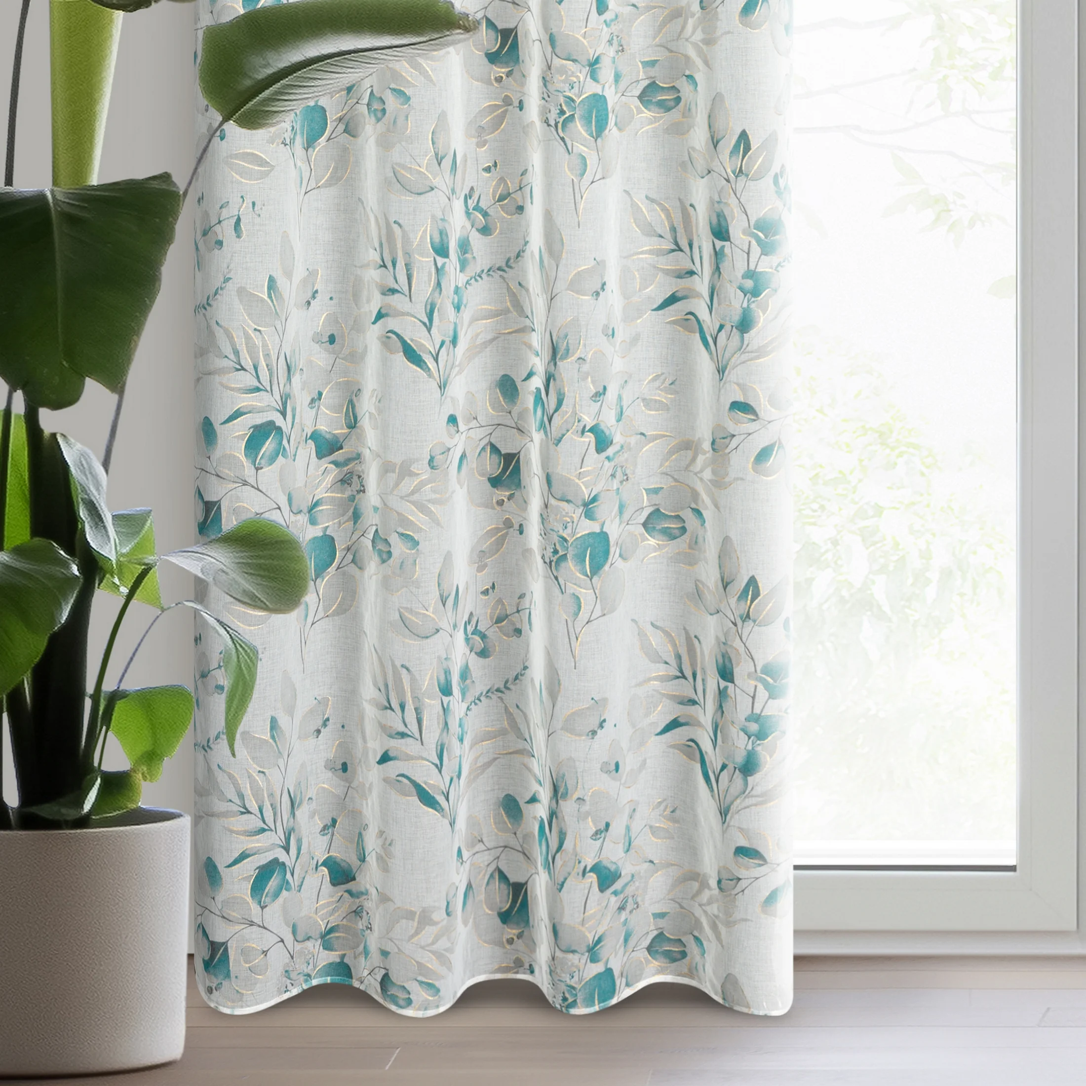 Zasłona biało, niebieska z nadrukiem kwiatów z etaminy 140x250 cm przelotka - AVA | eurofirany