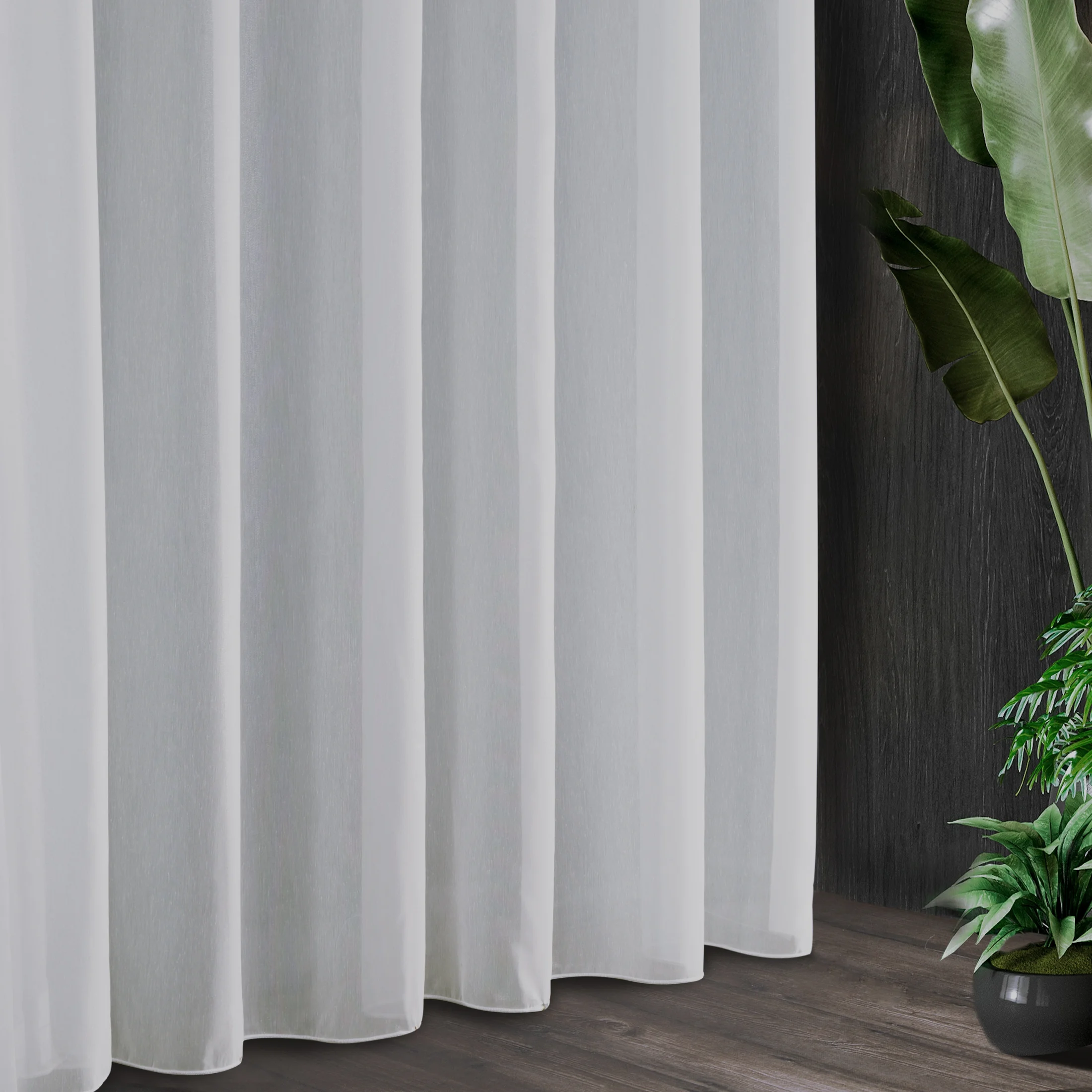 Tkanina firanowa uniwersalna mikrosiateczka z delikatnym połyskiem zakończona szwem obciążającym