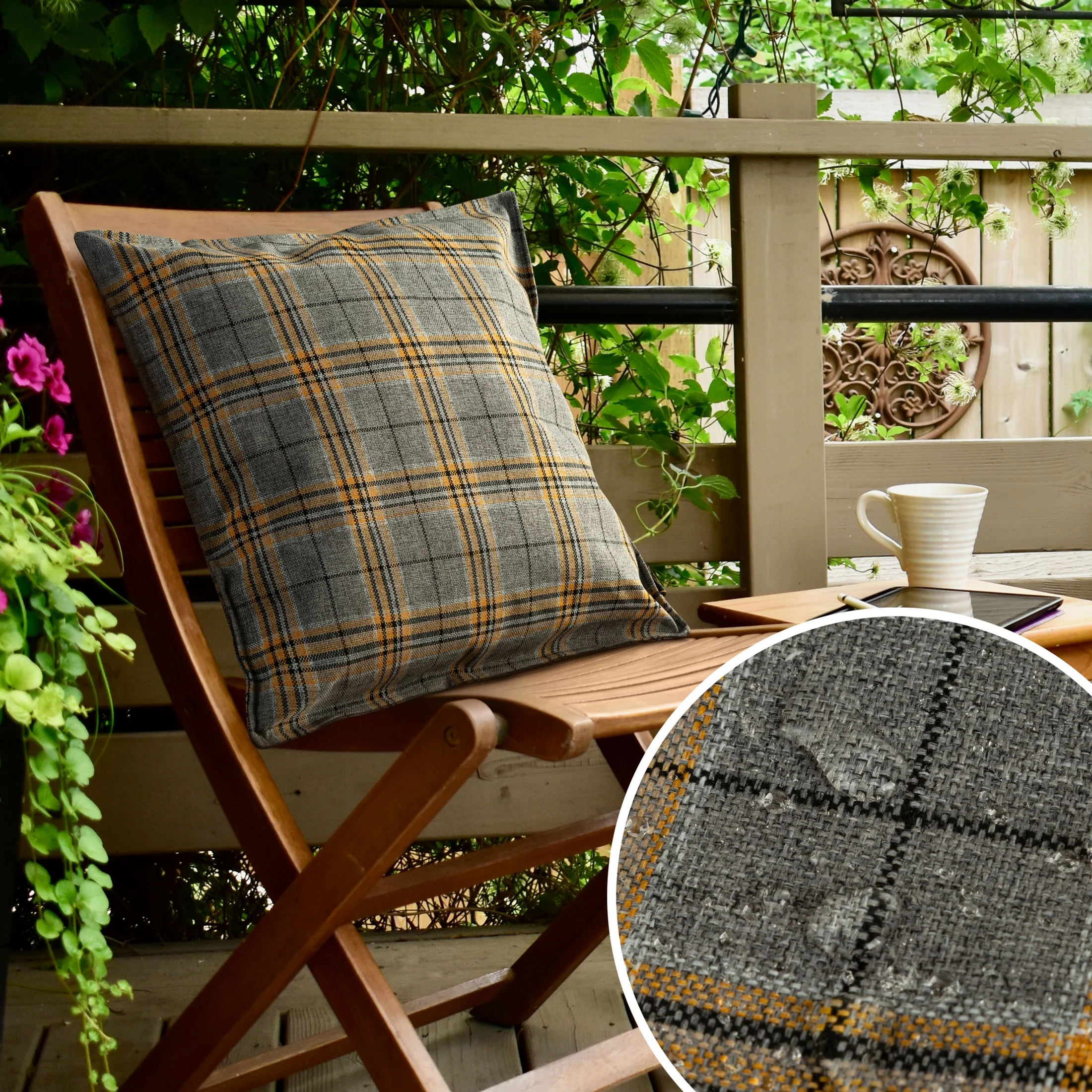 Poszewka na poduszkę 45x45 cm z tkaniny wodoodpornej popielato, musztardowaidealna na taras oraz balkon zdobiona nadrukiem kraty GARDEN | eurofirany