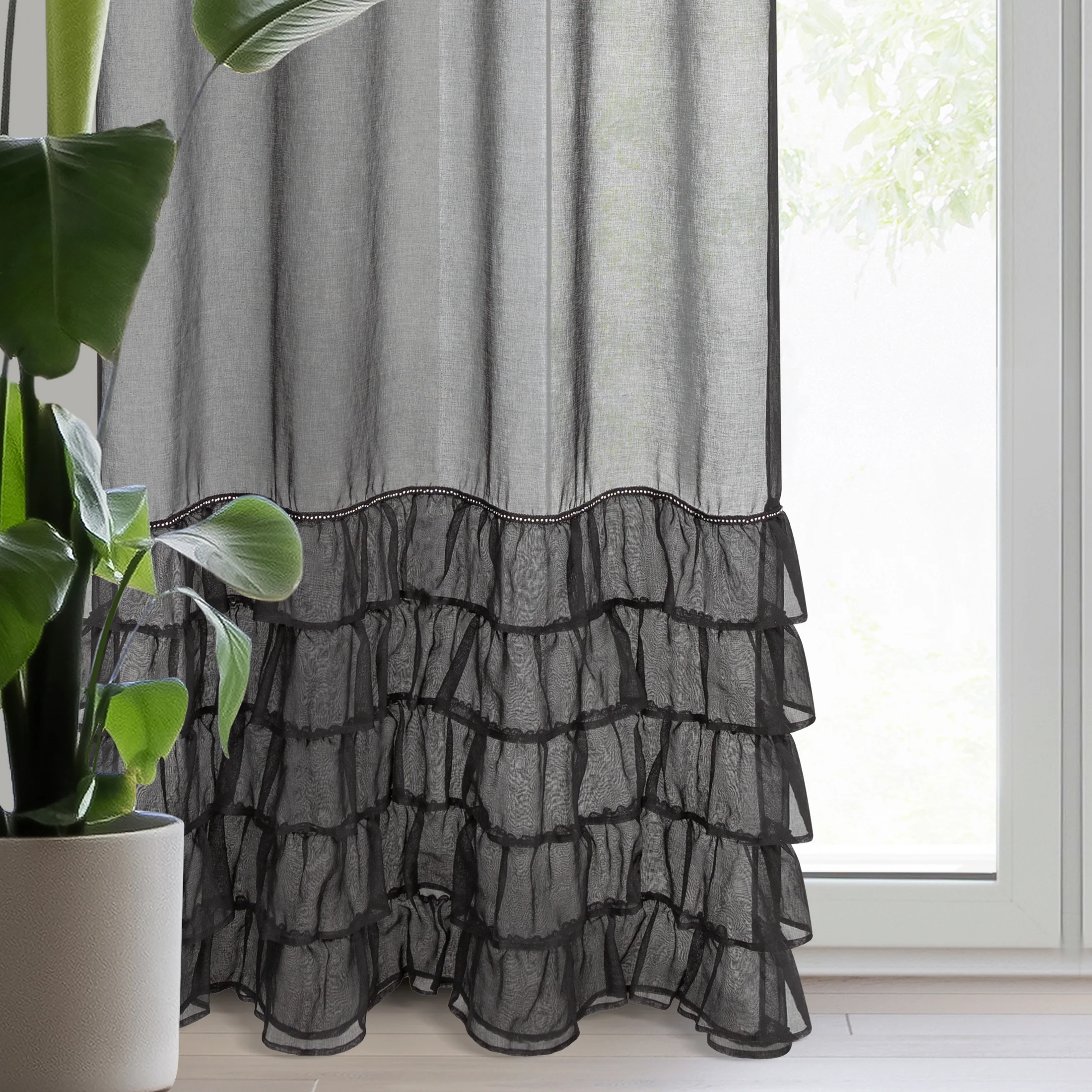 Firana czarna z etaminy zdobiona falbanami i lśniącym pasem kryształków 140x250 cm przelotka CARLI | eurofirany