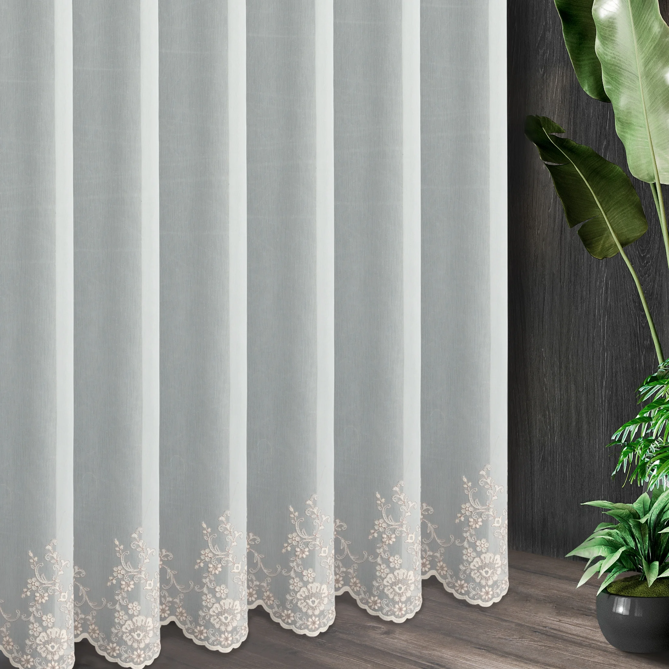 Tkanina firanowa matowy batyst, zdobiony dwukolorowym haftem