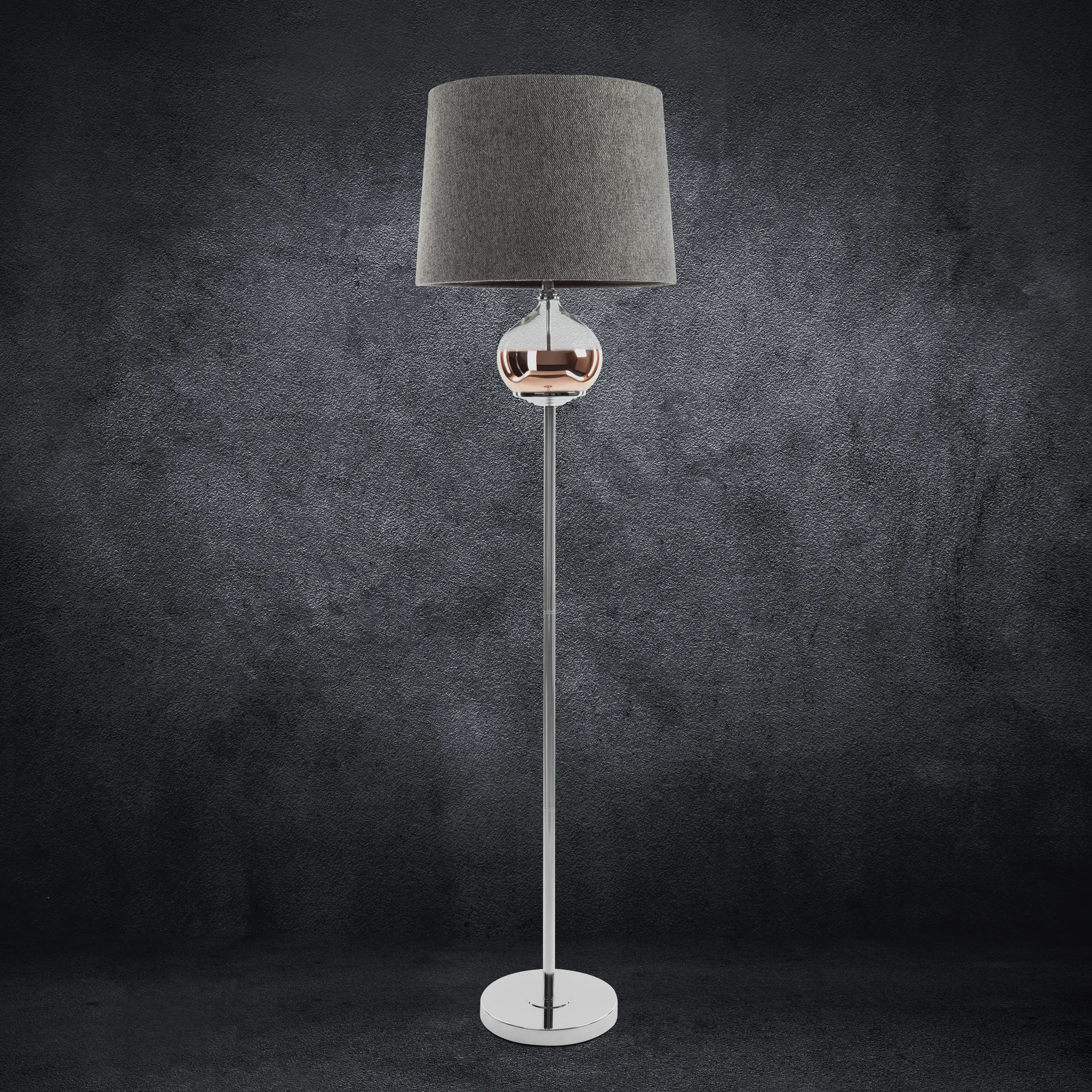 Lampa stojąca do pokoju popielata AMORA z matowym abażurem o widocznym splocie