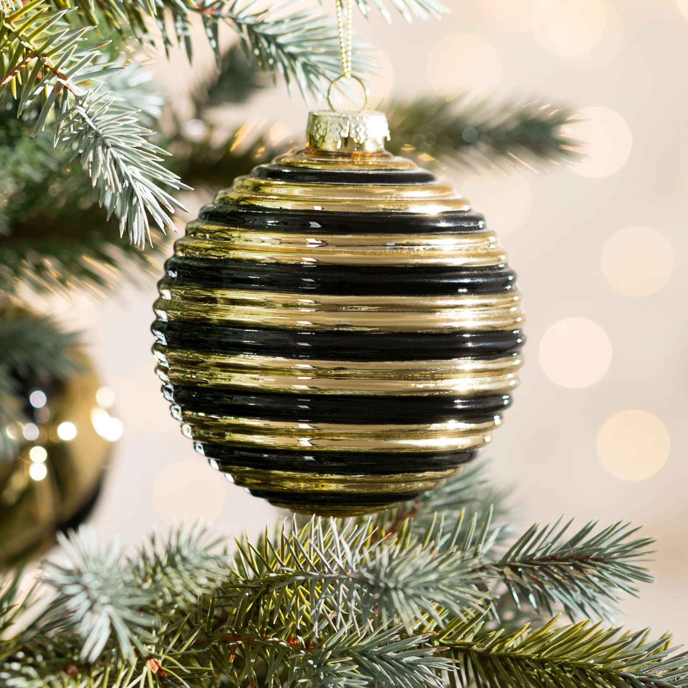 Szklana bombka choinkowa ręcznie zdobiona z wytłaczanym wzorem | 