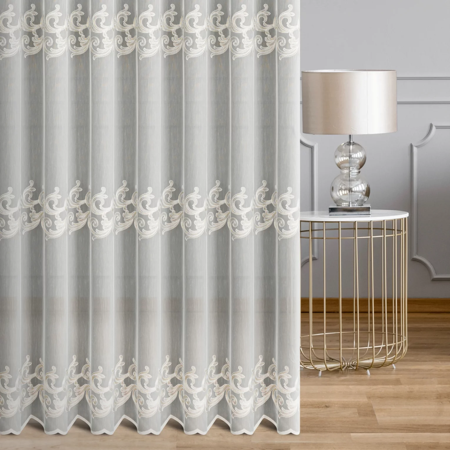 Firana szyta na taśmie 5 cm naturalno beżowa z delikatnej tkaniny typu aden, wykończonej łańcuszkowym haftem Italissima Eva Minge