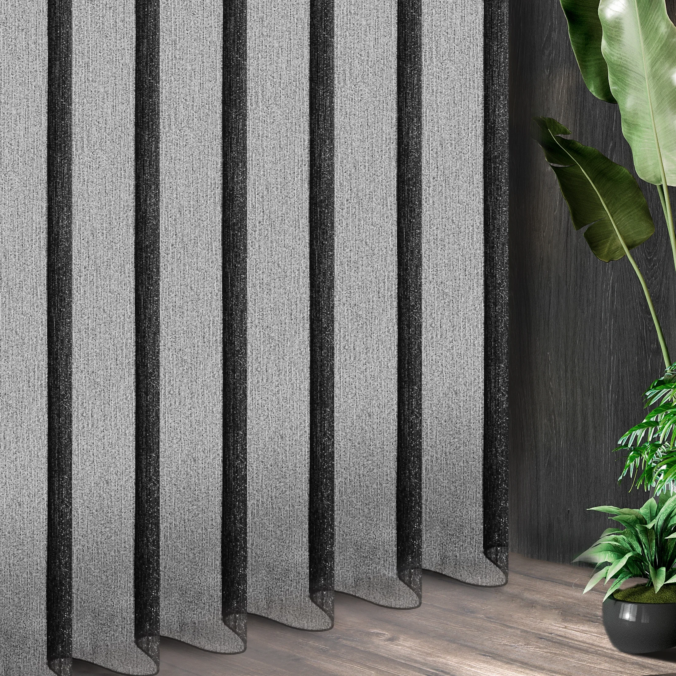 Tkanina firanowa z połyskującej siateczki z moherową nicią wykończona obciążnikiem