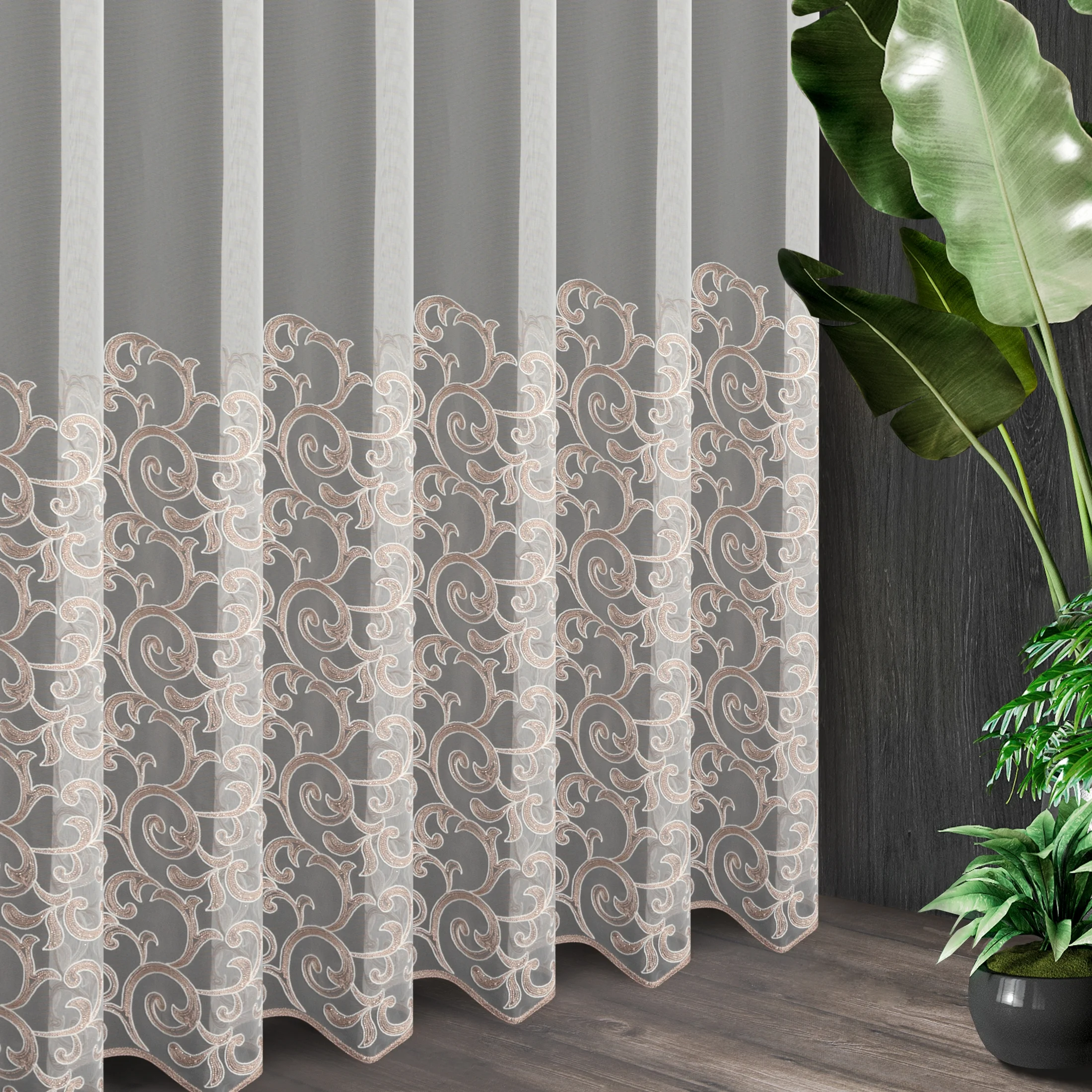 Tkanina firanowa lekka mikrosiateczka zdobiona ornamentowym dwukolorowym haftem z metaliczną nicią