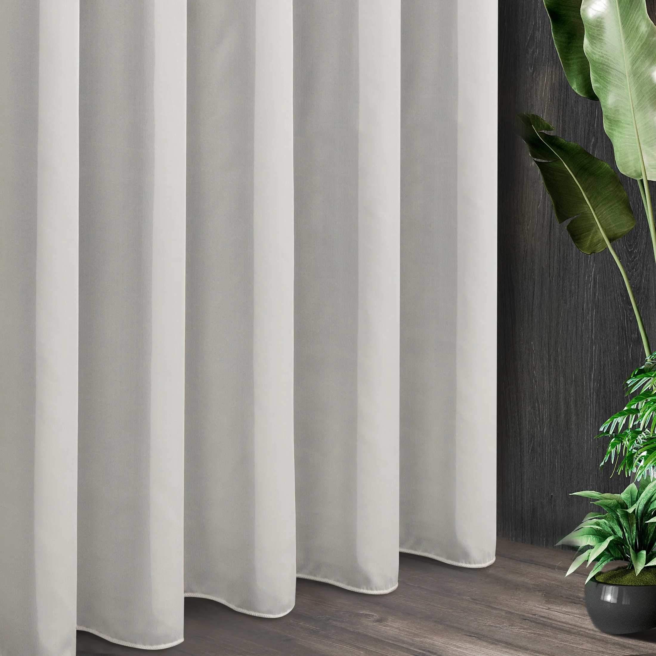 Tkanina firanowa gładka, delikatna żorżeta, mleczna, lejąca struktura i subtelny połysk, wykończona obciążnikiem z kolekcji Eva Minge