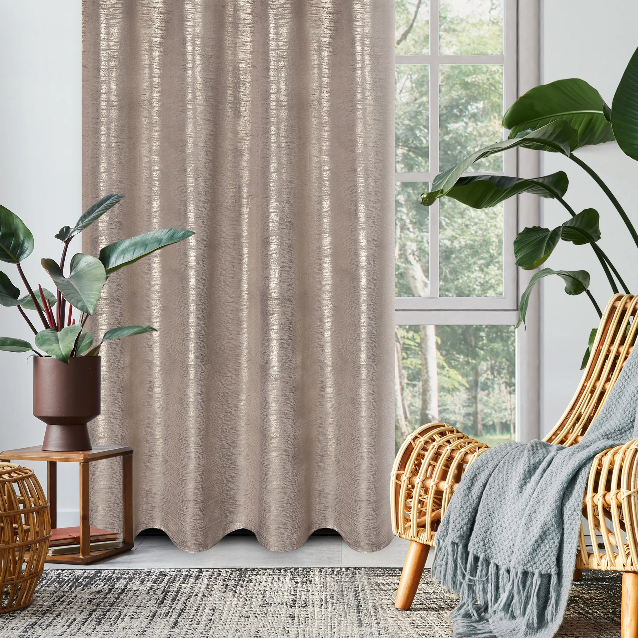 Zasłona welwetowa różowa z prążkowanym złotym wzorem 140x250 cm przelotka - AMABEL | eurofirany