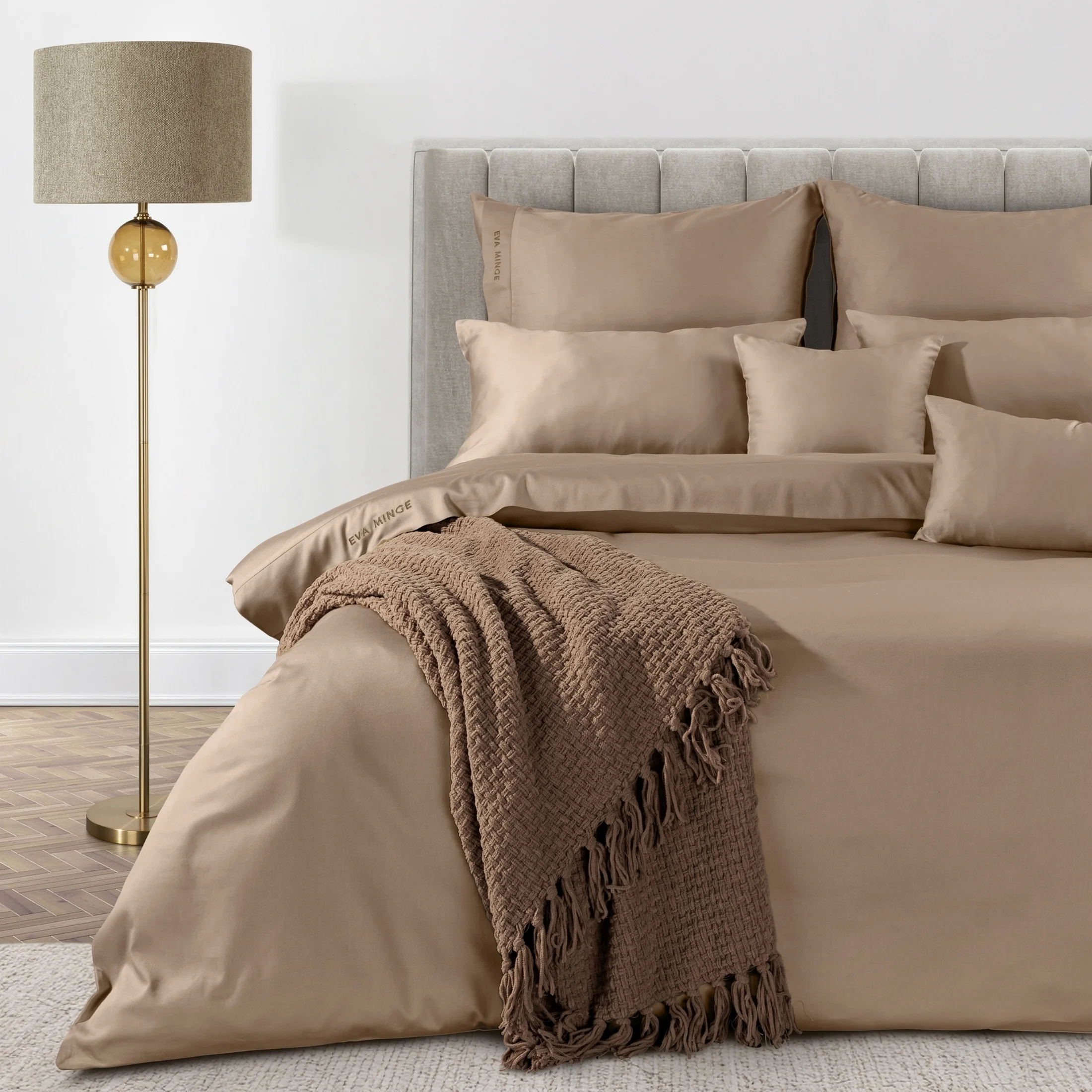 Pościel 140x200 cm z bawełny, makosatyny kolor jasnobrązowy z ozdobną kantą i haftem kolekcja MINGE ELEGANTE | eurofirany