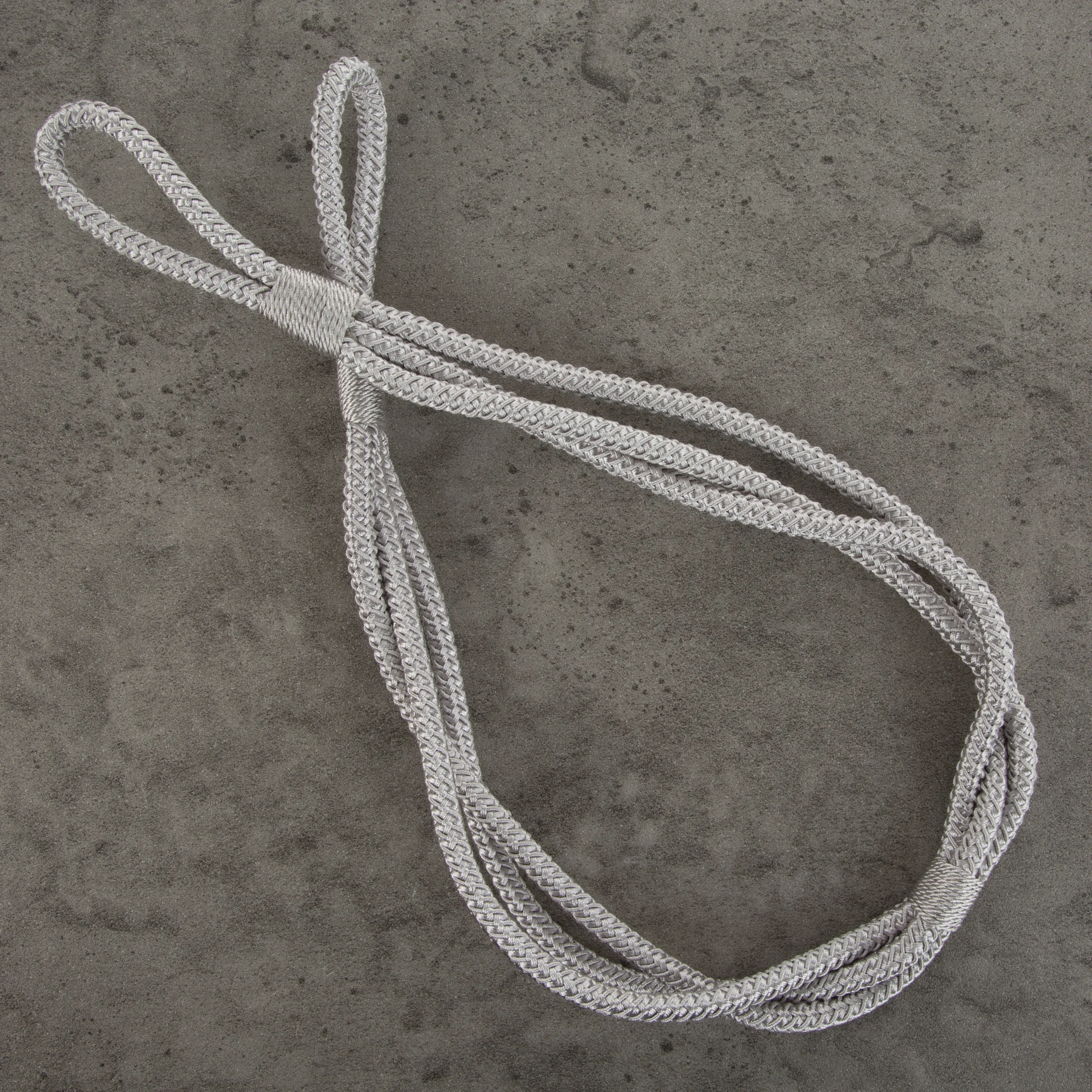 Dekoracyjny sznur do zasłon LANA w minimalistycznym stylu