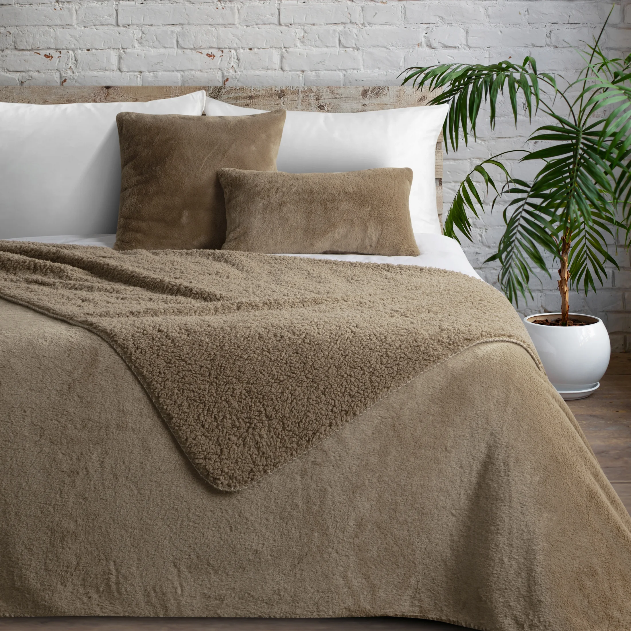 Narzuta dwustronna z przyjemnego futerka i tkaniny barankowej beżowa 170x210 cm NINA Eurofirany Premium | eurofirany