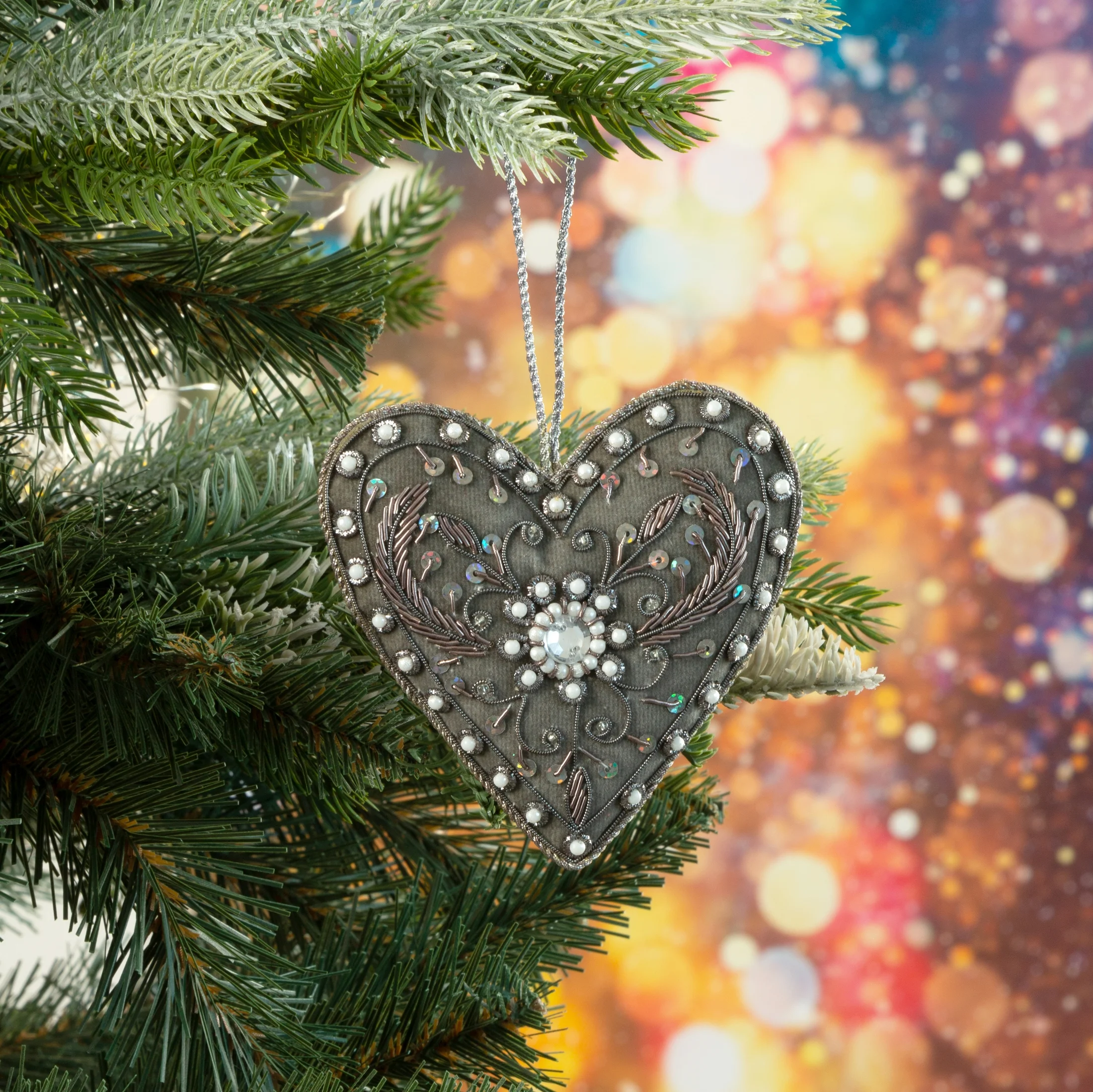 Ozdoba choinkowa SERCE zdobione koralikami i dekoracyjnym sznurem | eurofirany