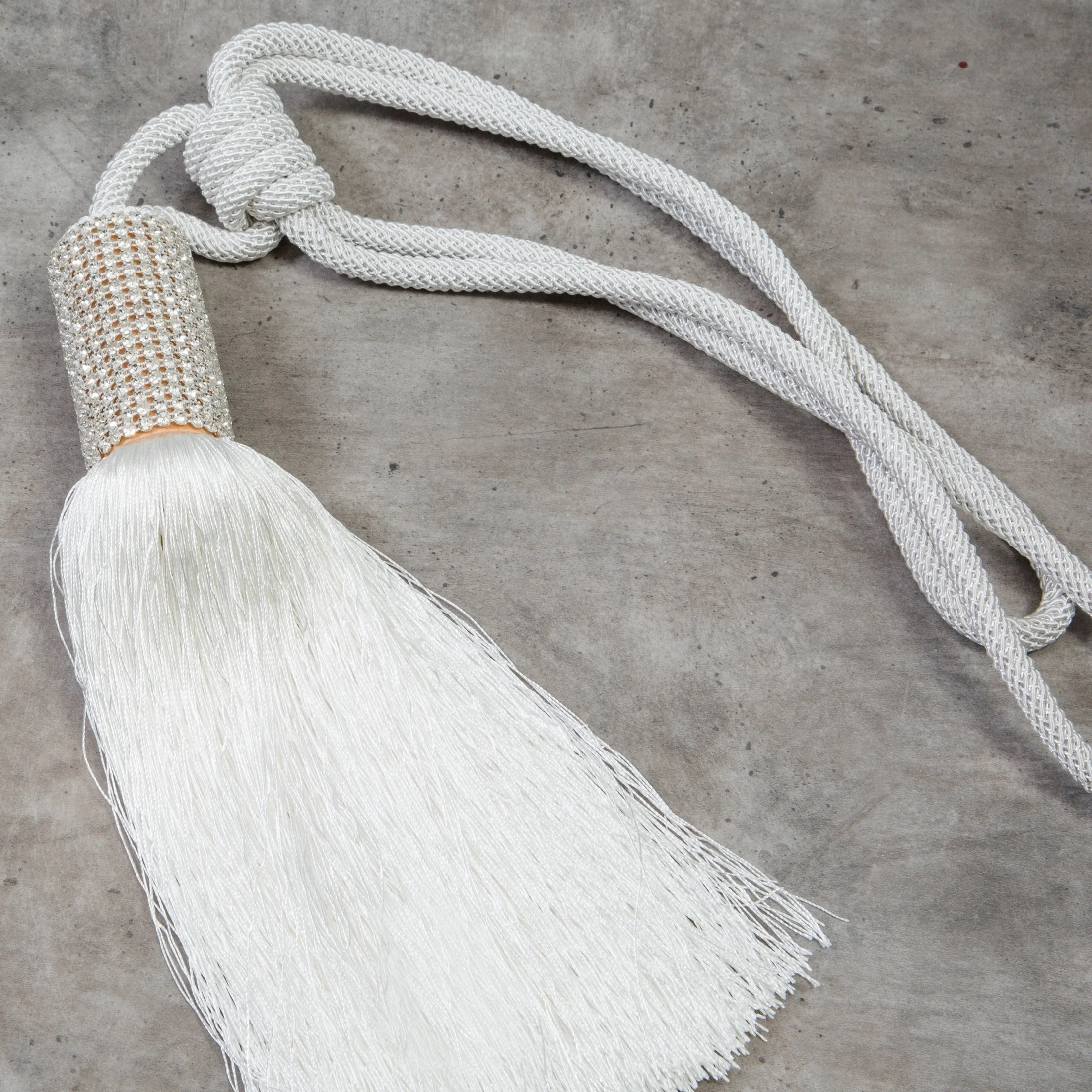 Dekoracyjny sznur do upięć z chwostem zdobionym kryształkami, styl glamour