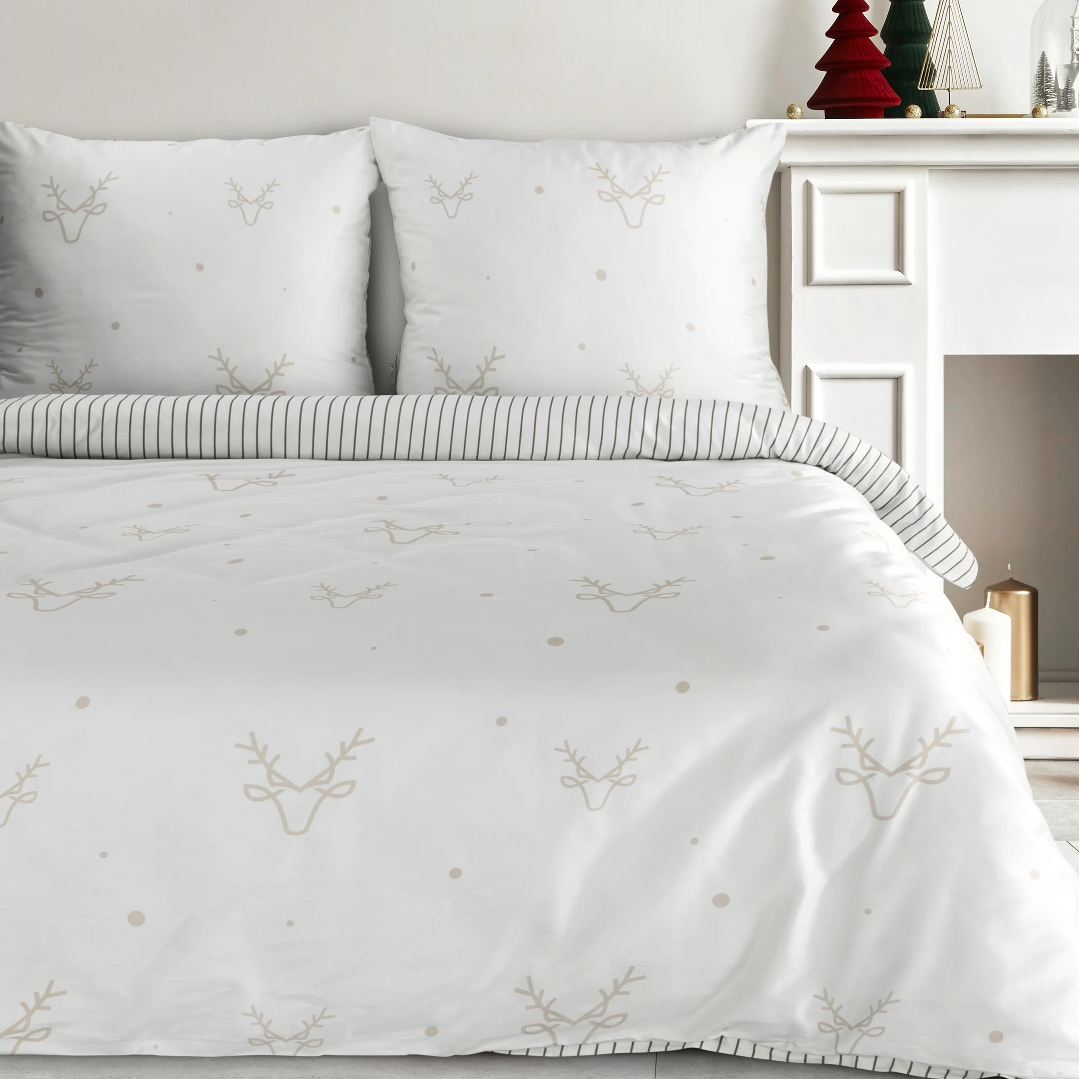 Pościel świąteczna 140x200 cm satyna bawełniana kolor biały, beżowy zdobiona nadrukiem subtelnych reniferów BOSQUE | eurofirany