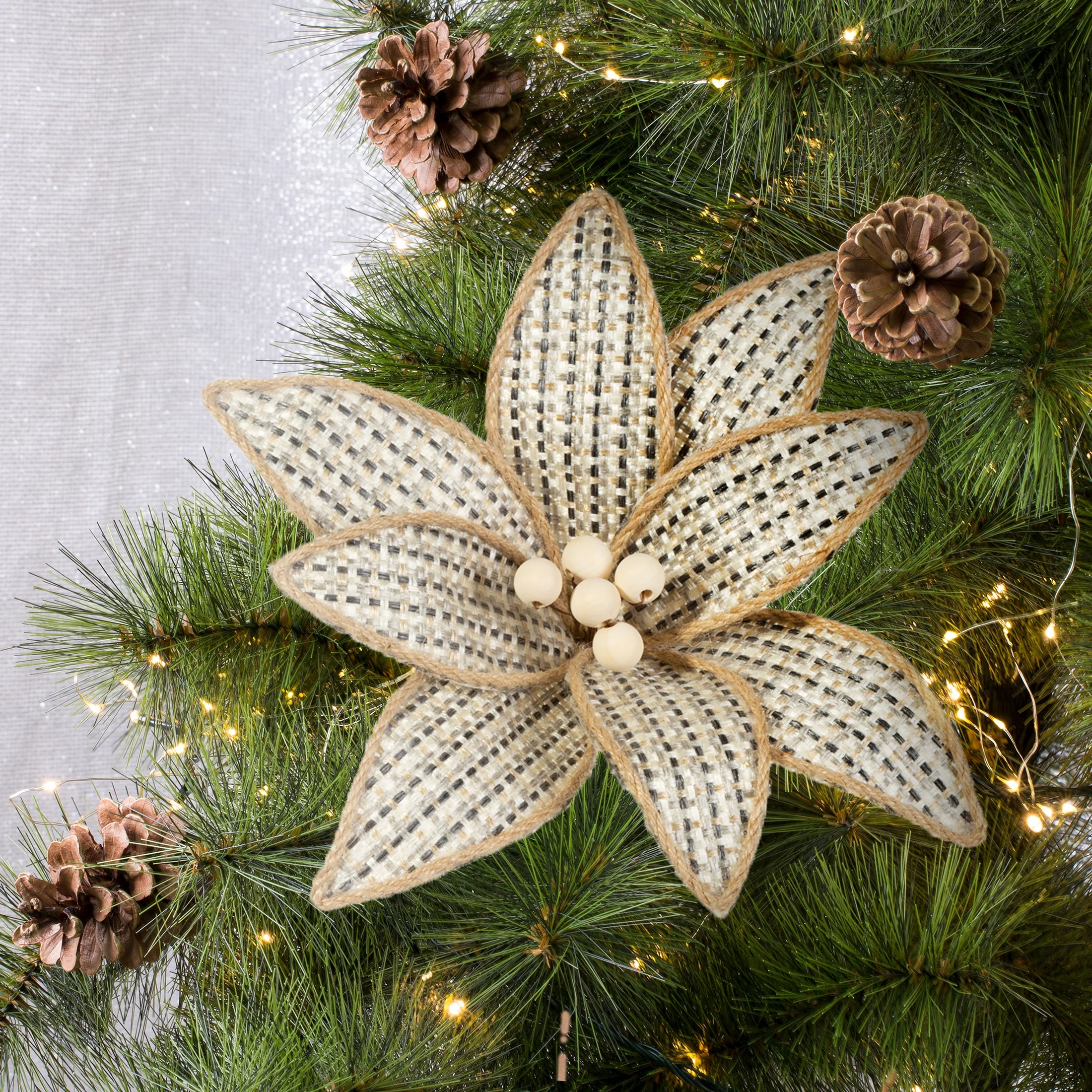 Świąteczny kwiat dekoracyjny w stylu eko z grubej plecionej tkaniny