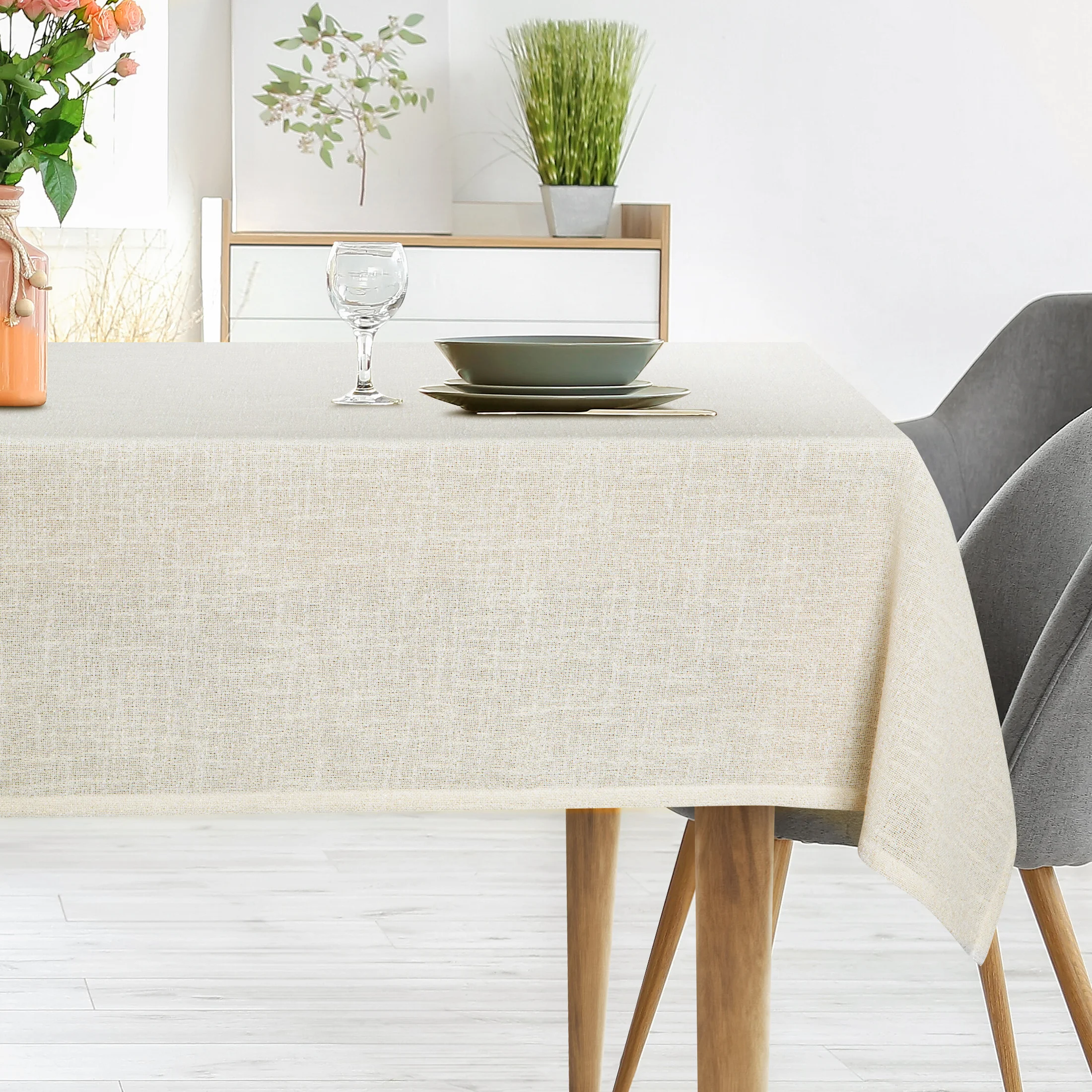 Obrus kremowy 140x350 cm INES 12 z przetykaną błyszczącą nicią