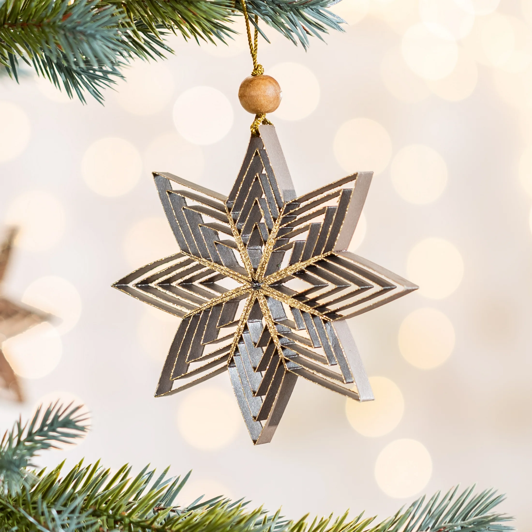 Ozdoba choinkowa gwiazda w stylu eko zdobiona delikatnymi drobinkami brokatu | eurofirany