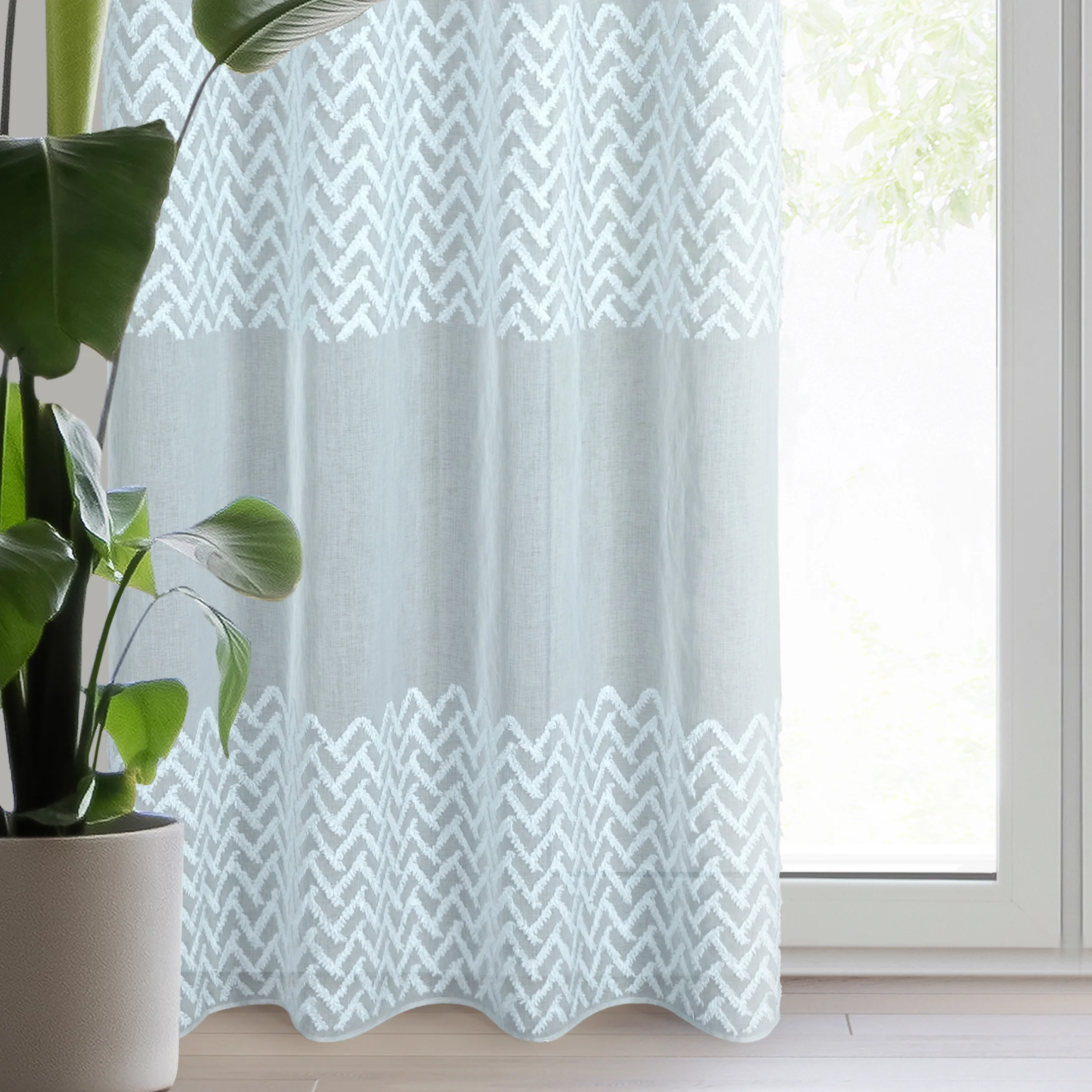 Firana niebieska zdobiona puszystą aplikacją 140x250 cm przelotka ESTER | eurofirany