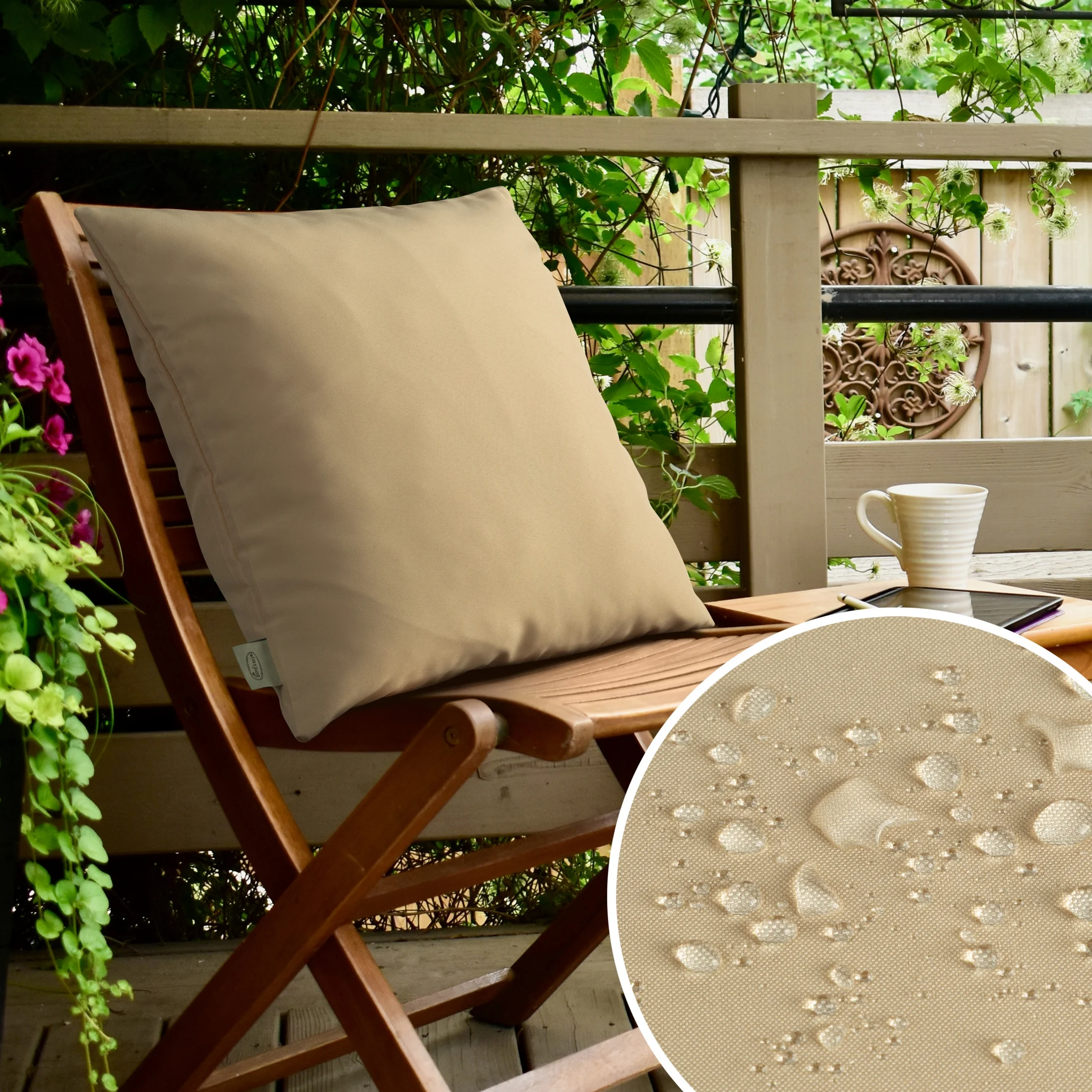 Poszewka na poduszkę 45x45 cm z gładkiej tkaniny wodoodpornej beżowa idealna do ogrodu i na taras GARDEN | eurofirany