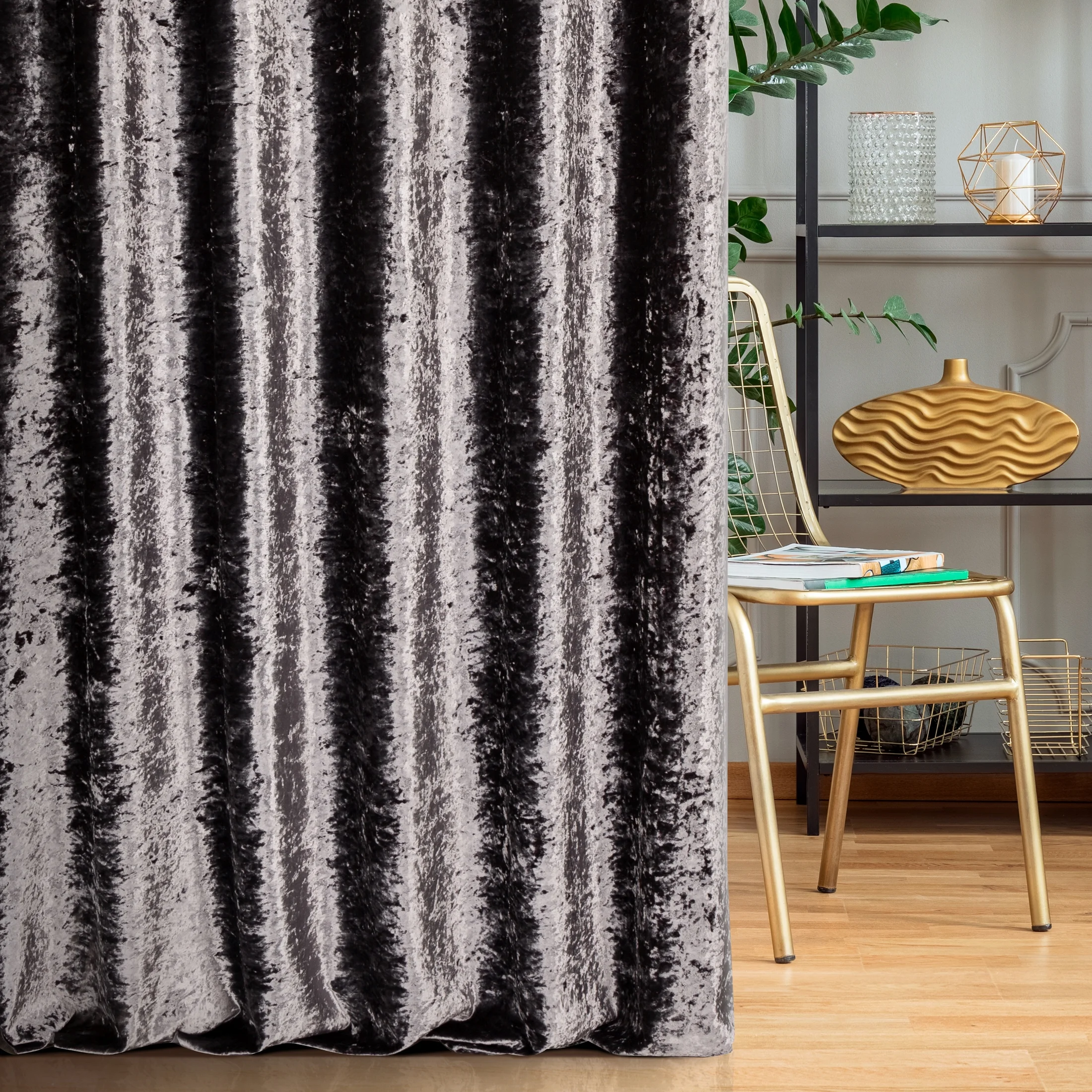 Tkanina zasłonowa gruba, welwetowa z połyskiem