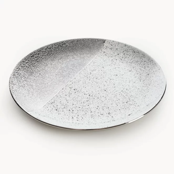 Patera ceramiczna dekoracyjna biało-srebrna  zdobiona imitacją granitu średnica 31x4 cm MILO