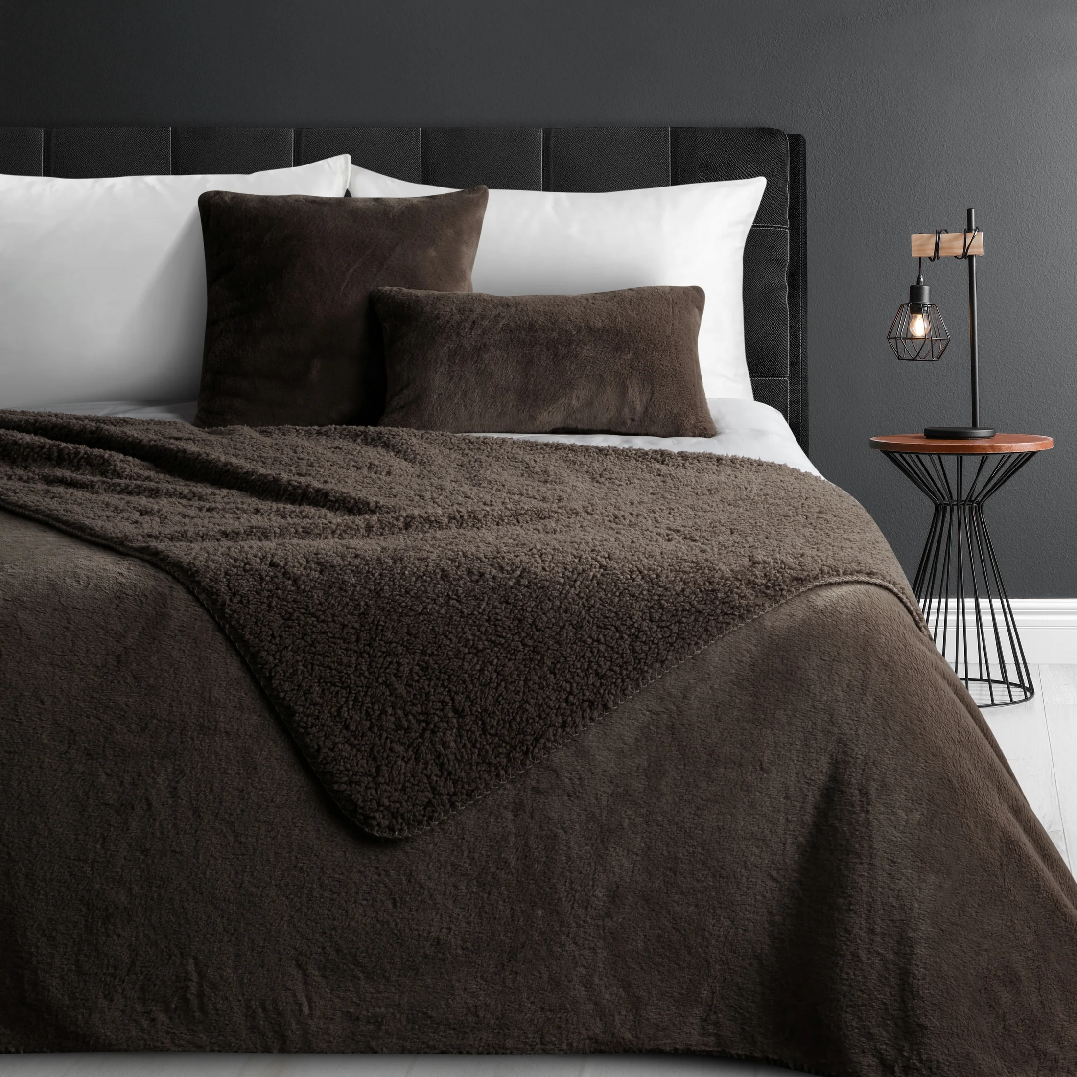 Narzuta dwustronna z przyjemnego futerka i tkaniny barankowej ciemnobrązowa 220x240 cm NINA Eurofirany Premium | eurofirany