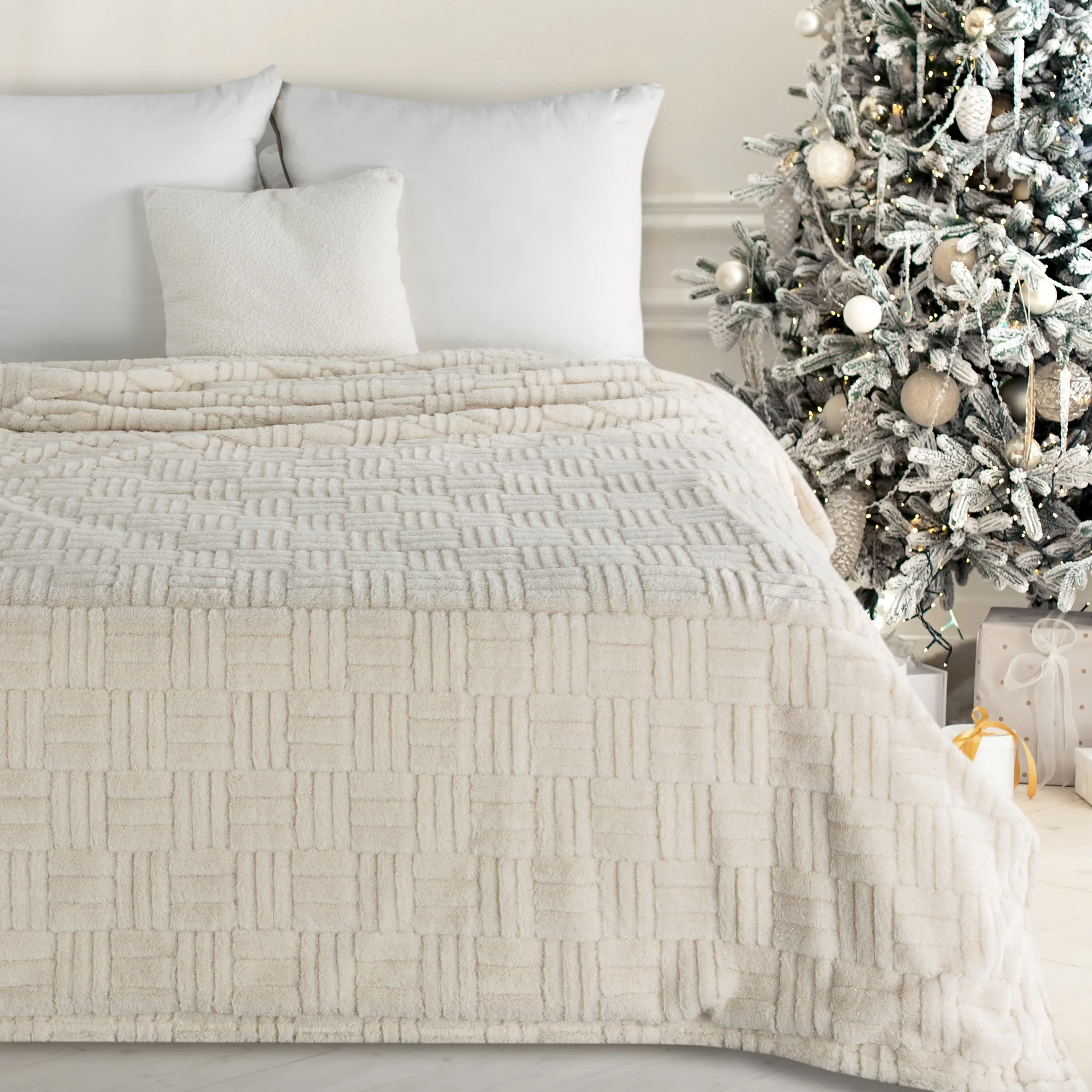 Koc 150x200 cm kremowo, złoty z wytłaczanym wzorem BLINK 3 | 