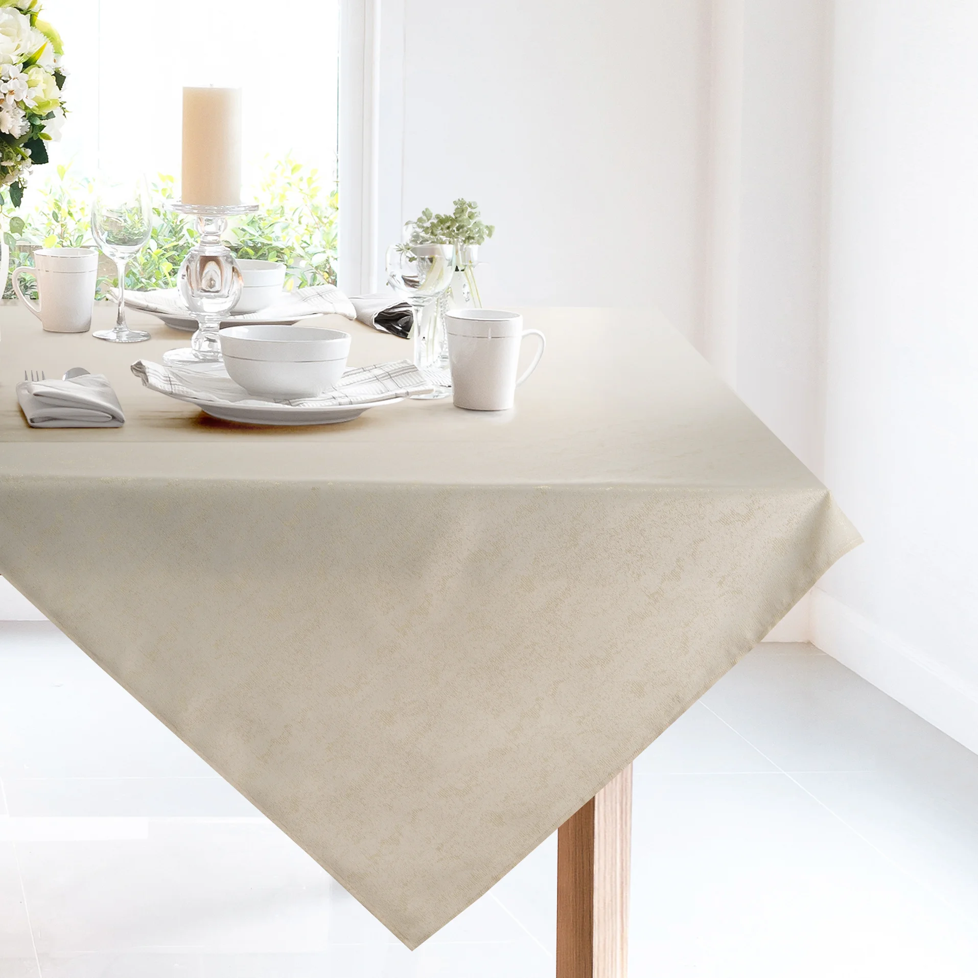 Bieżnik na stół kremowy 85x85 cm SPARKLE przeszywany złotą nicią