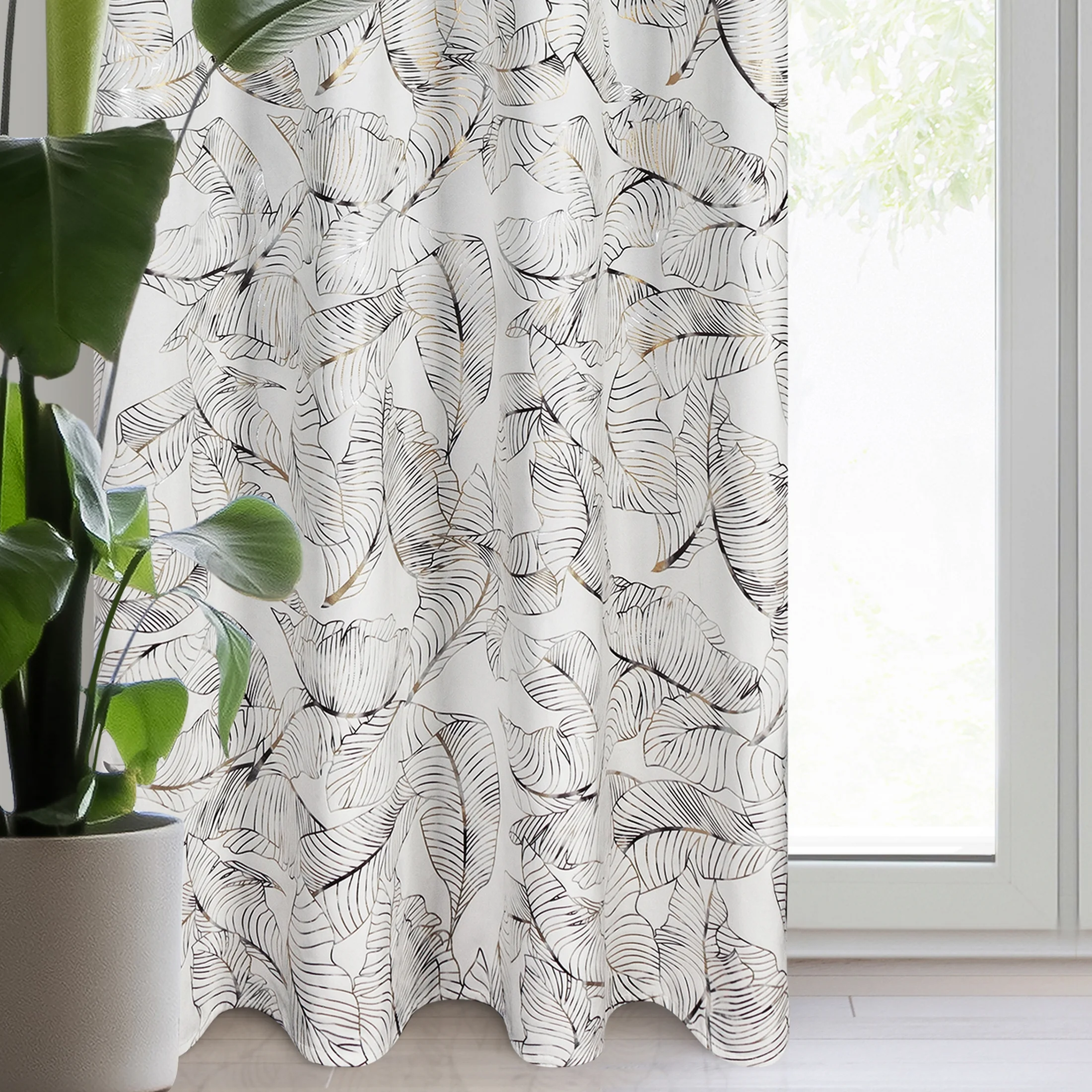 Zasłona biało, szampańska z metalicznym nadrukiem egzotycznych liści z welwetu 135x250 przelotka - ODETA | eurofirany