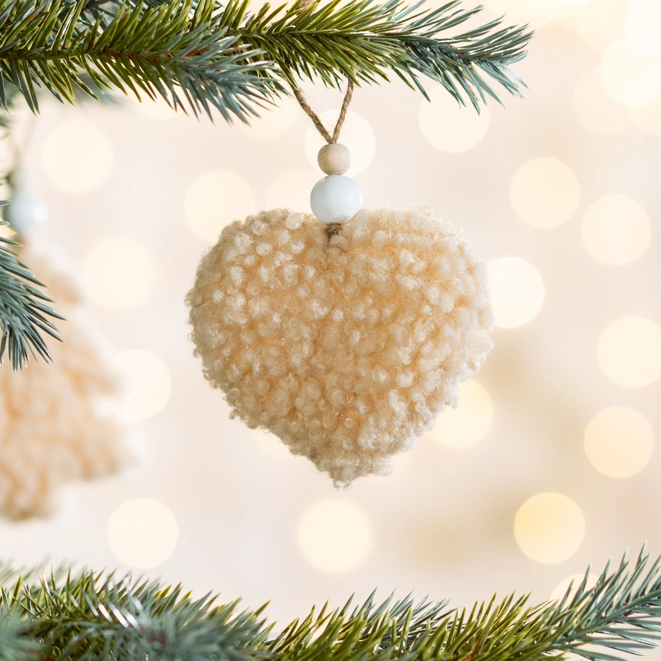 Ozdoba choinkowa SERCE z miękkiej tkaniny typu bukla w stylu boho |