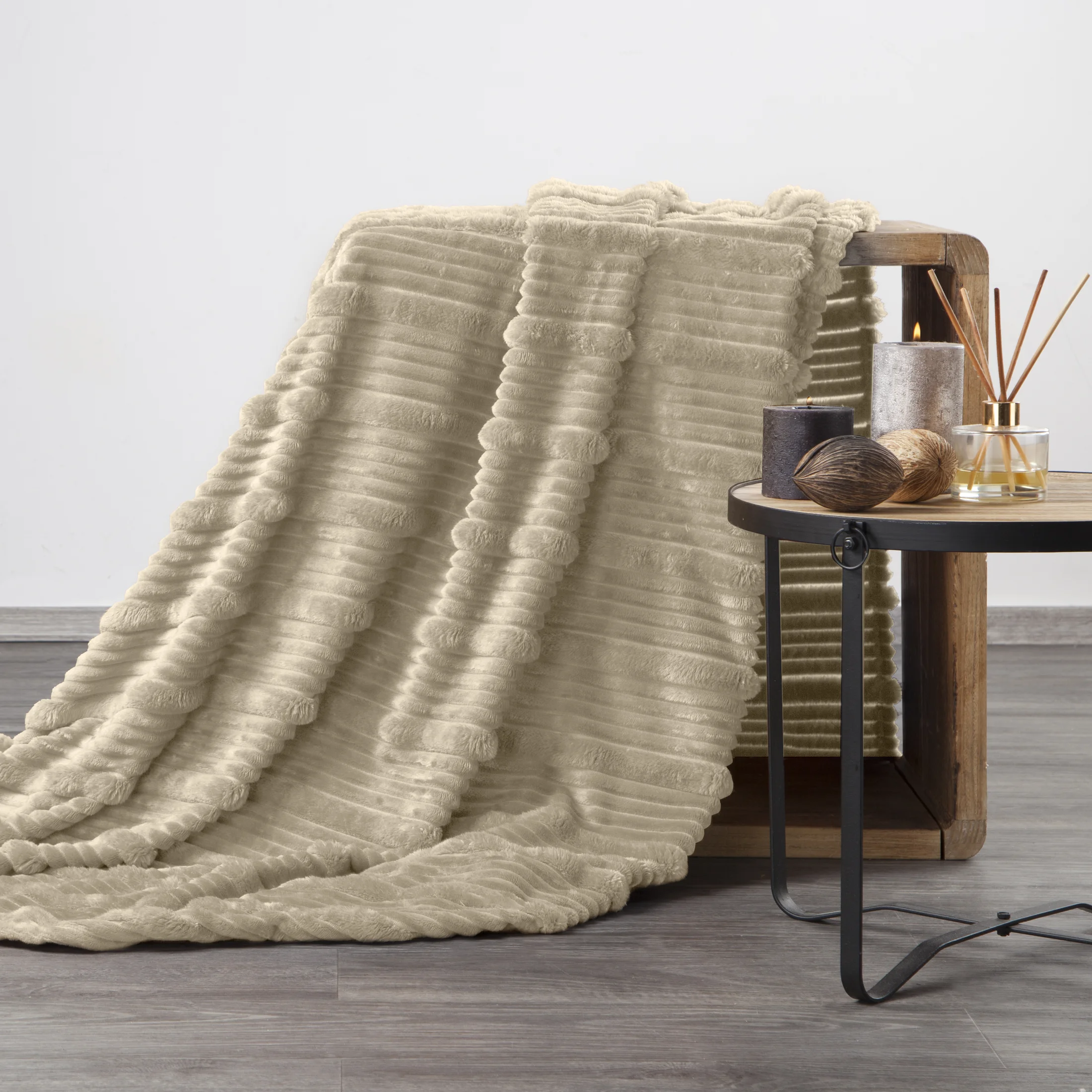 Koc 150x200 cm kremowy, typu flano z wzorem 3D NINA | eurofirany