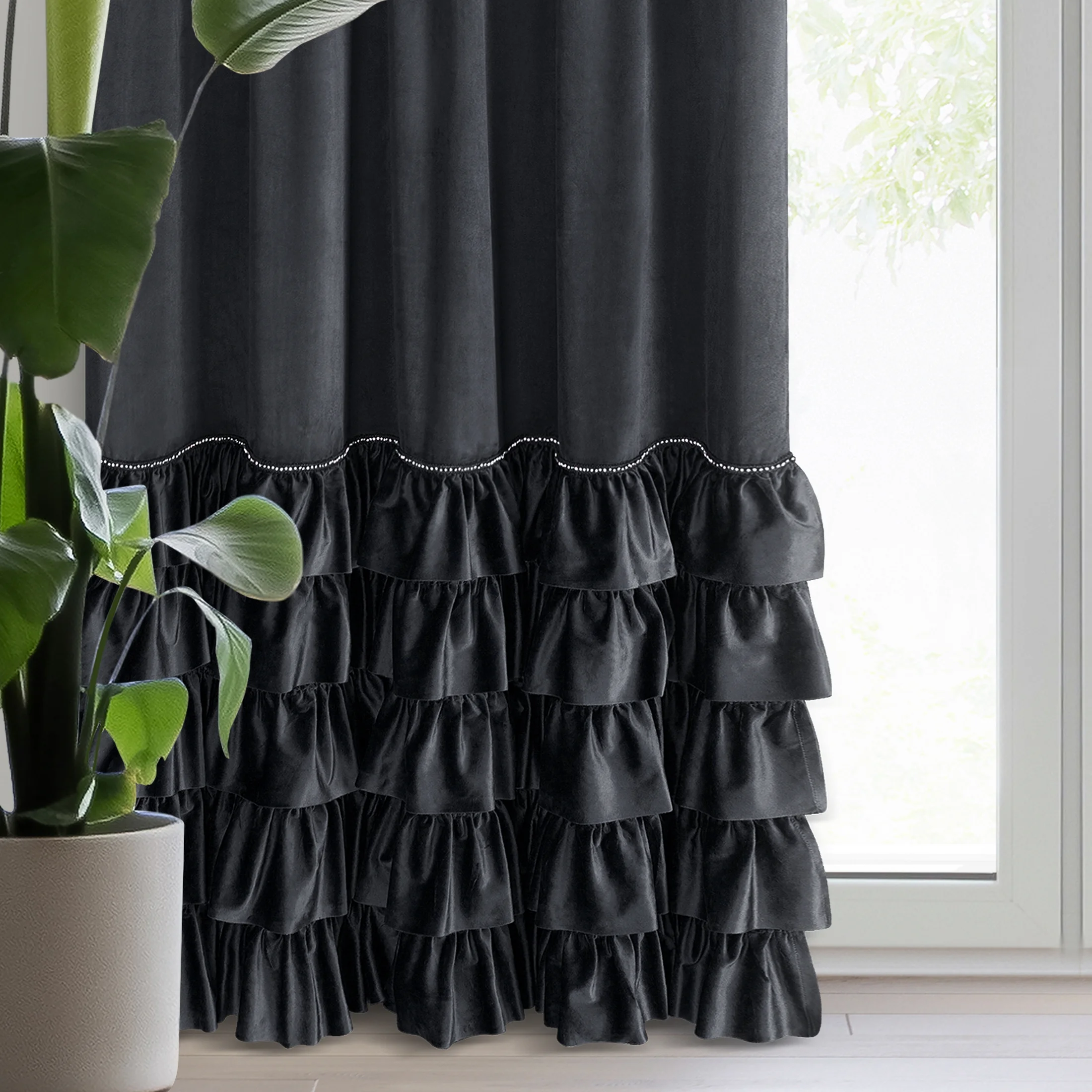 Zasłona czarna zdobiona falbanami i lśniącymi akcentami z welwetu 140x250 cm taśma CARLI | eurofirany