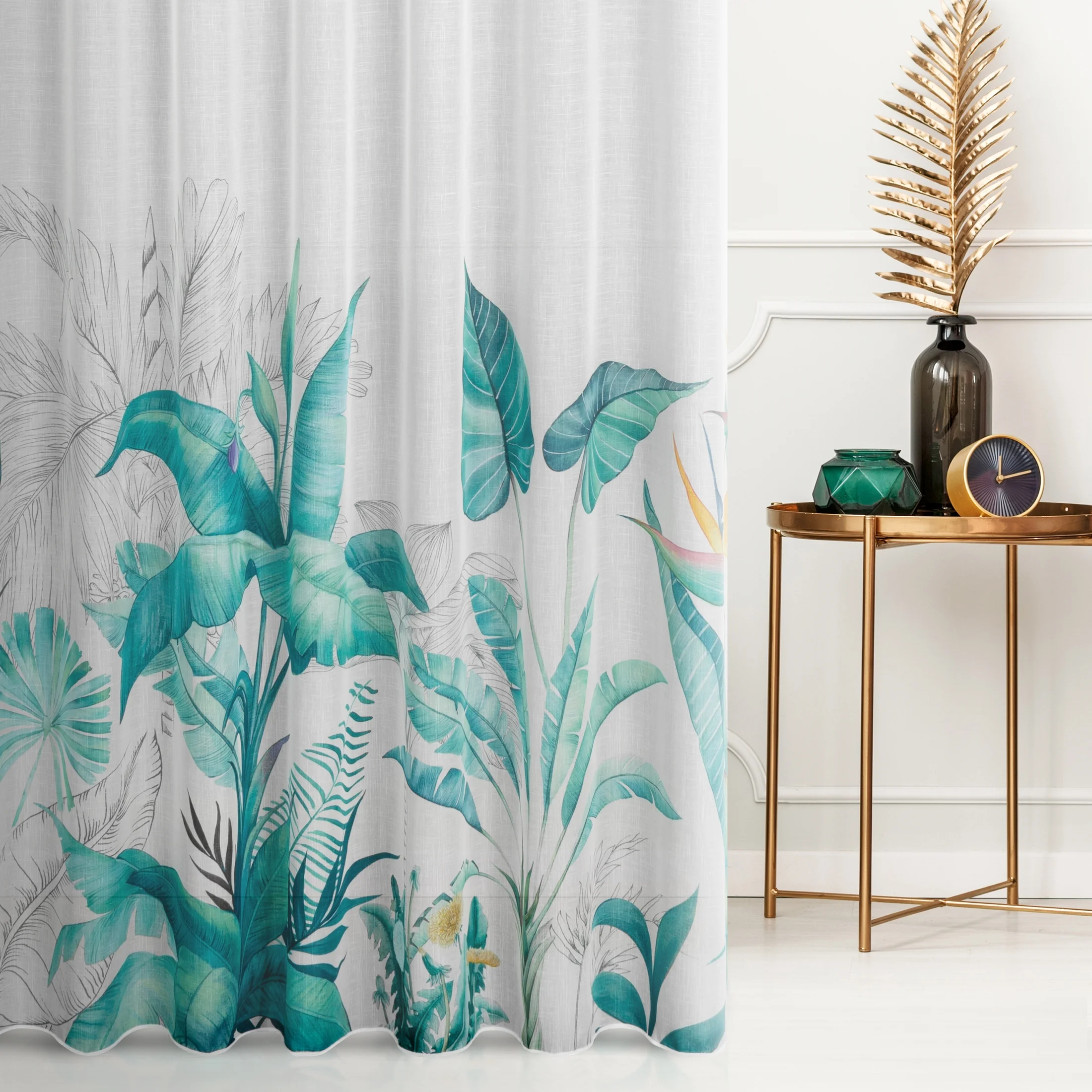 Tkanina firanowa lekka matowa etamina z nadrukiem egzotycznych liści, wykończona obciążnikiem