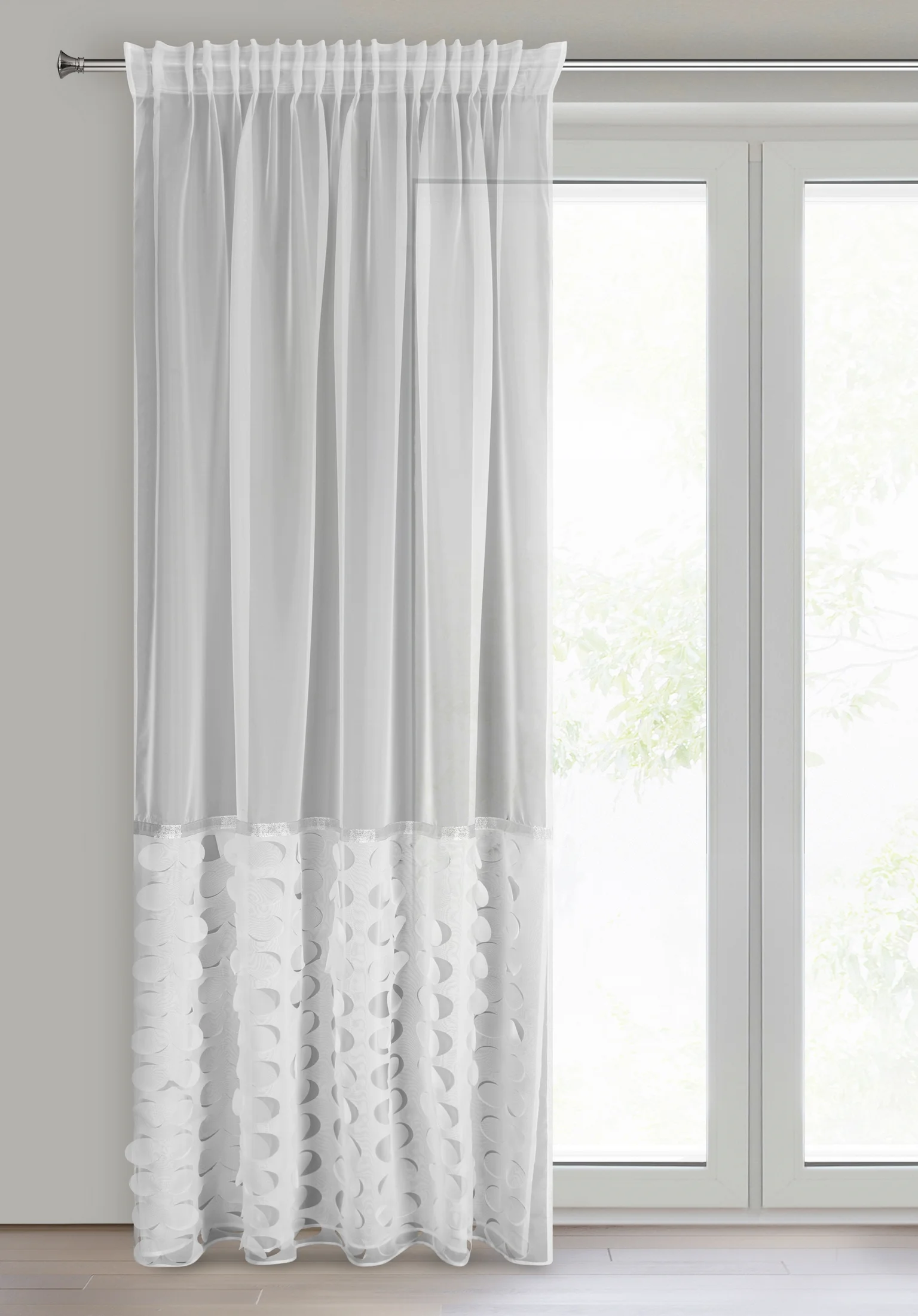 Firana biała z delikatnego woalu zdobiona wycinanym laserowo wzorem 140x270 cm taśma DEBORA