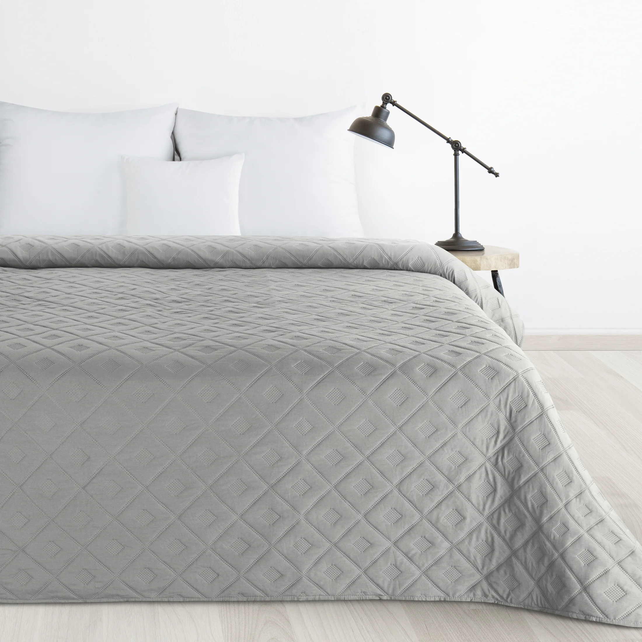 Narzuta srebrna 170x210 cm z geometrycznym wzorem wykonana techniką hot press ALARA 6 Design 91 | eurofirany