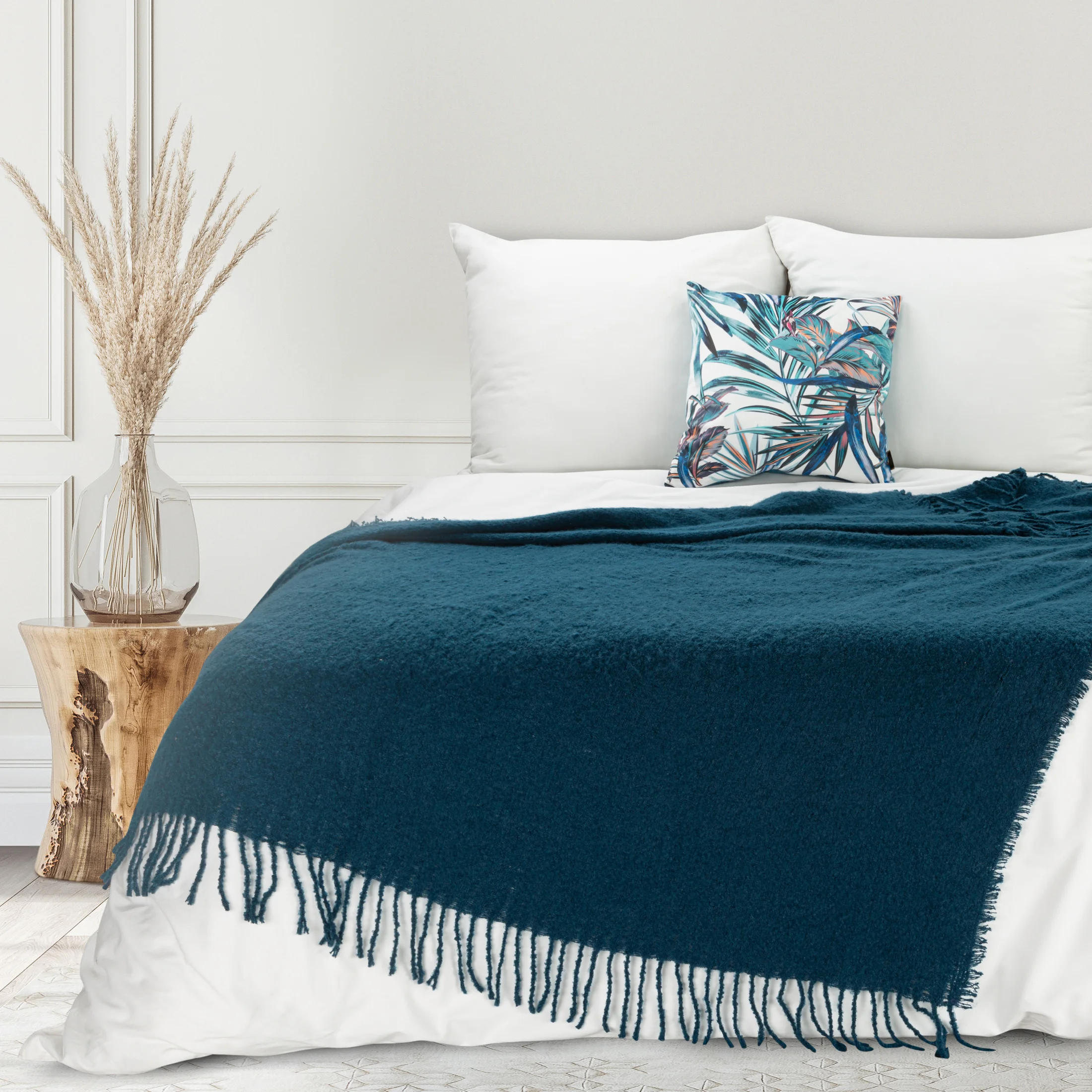 Koc 150x180 cm granatowy o strukturze bukli BELA