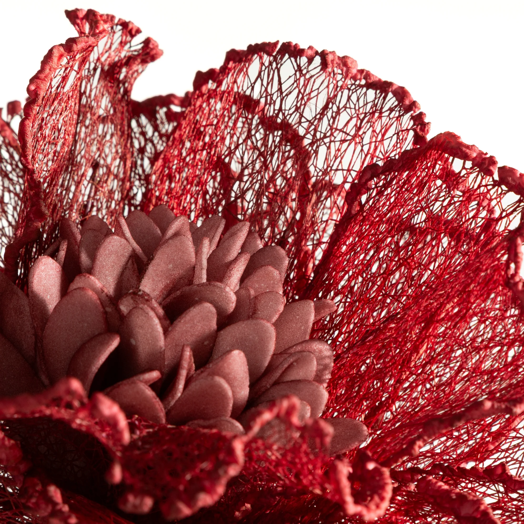 Kwiat sztuczny czerwony z siateczki 85 cm