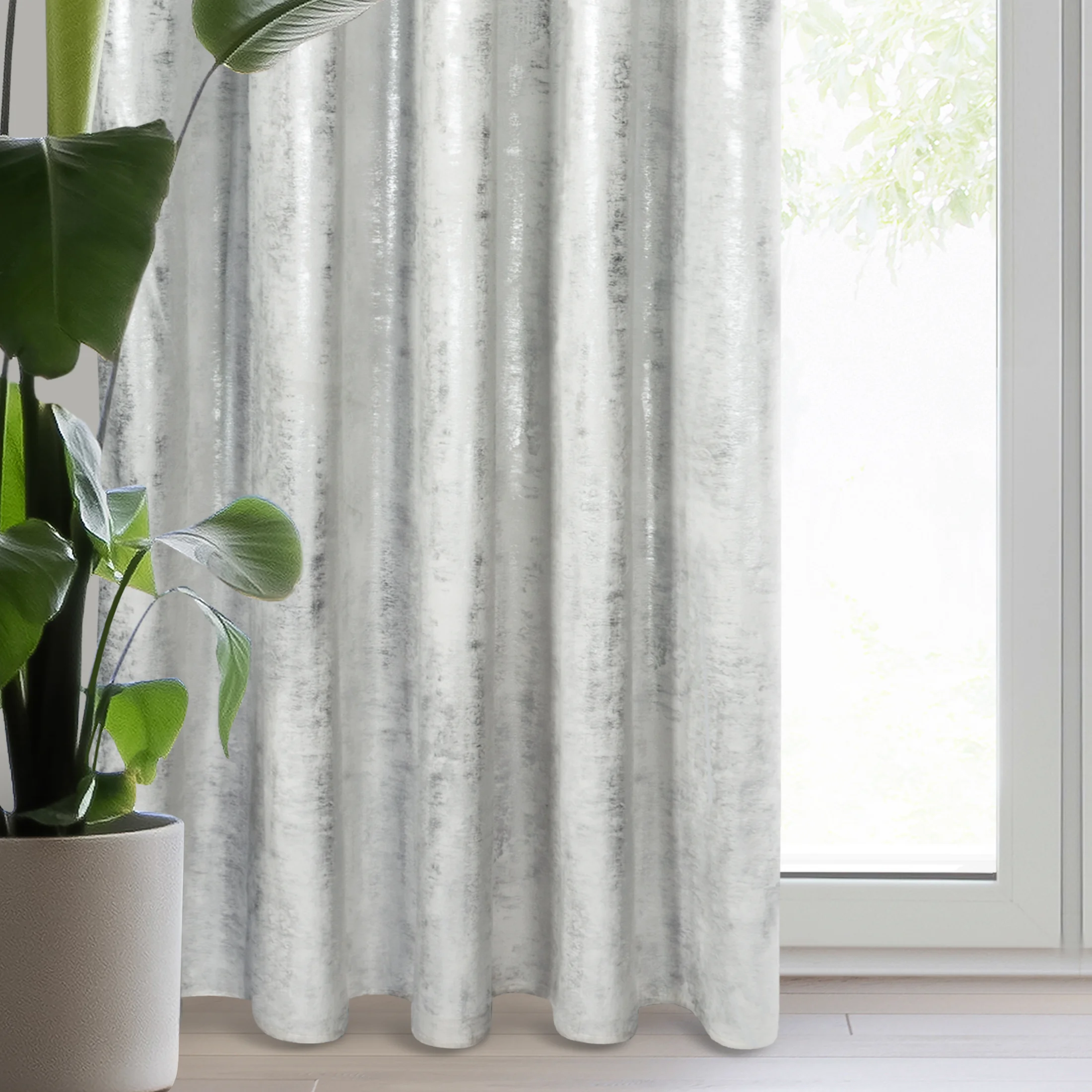 Zasłona welwetowa biało, srebrzysta zdobiona przecieranym wzorem 140x270 cm taśma - RENIA | eurofirany