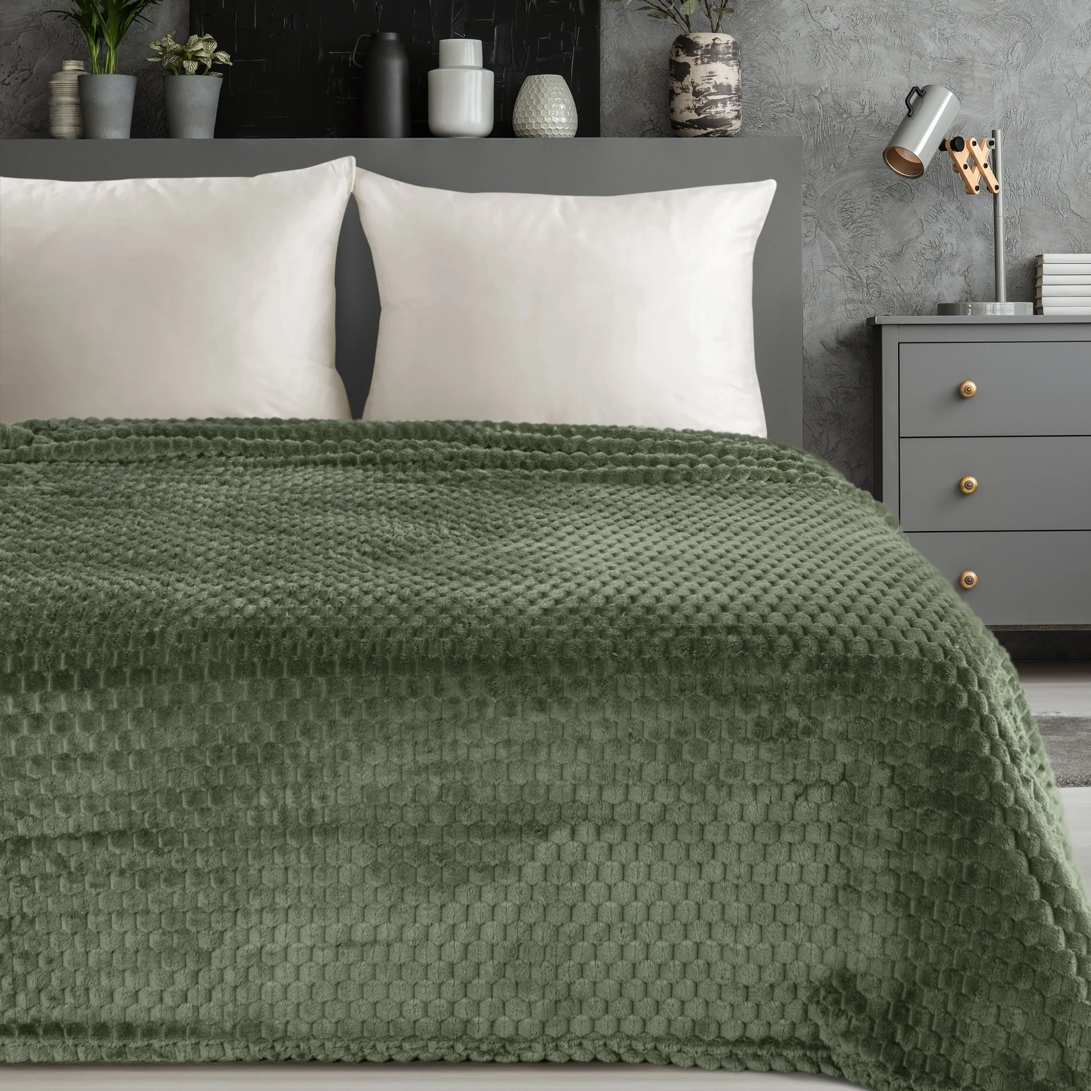 Koc 150x200 cm ciemnooliwkowy miękki w dotyku z wytłaczanym wzorem 3D CINDY 6 Design 91