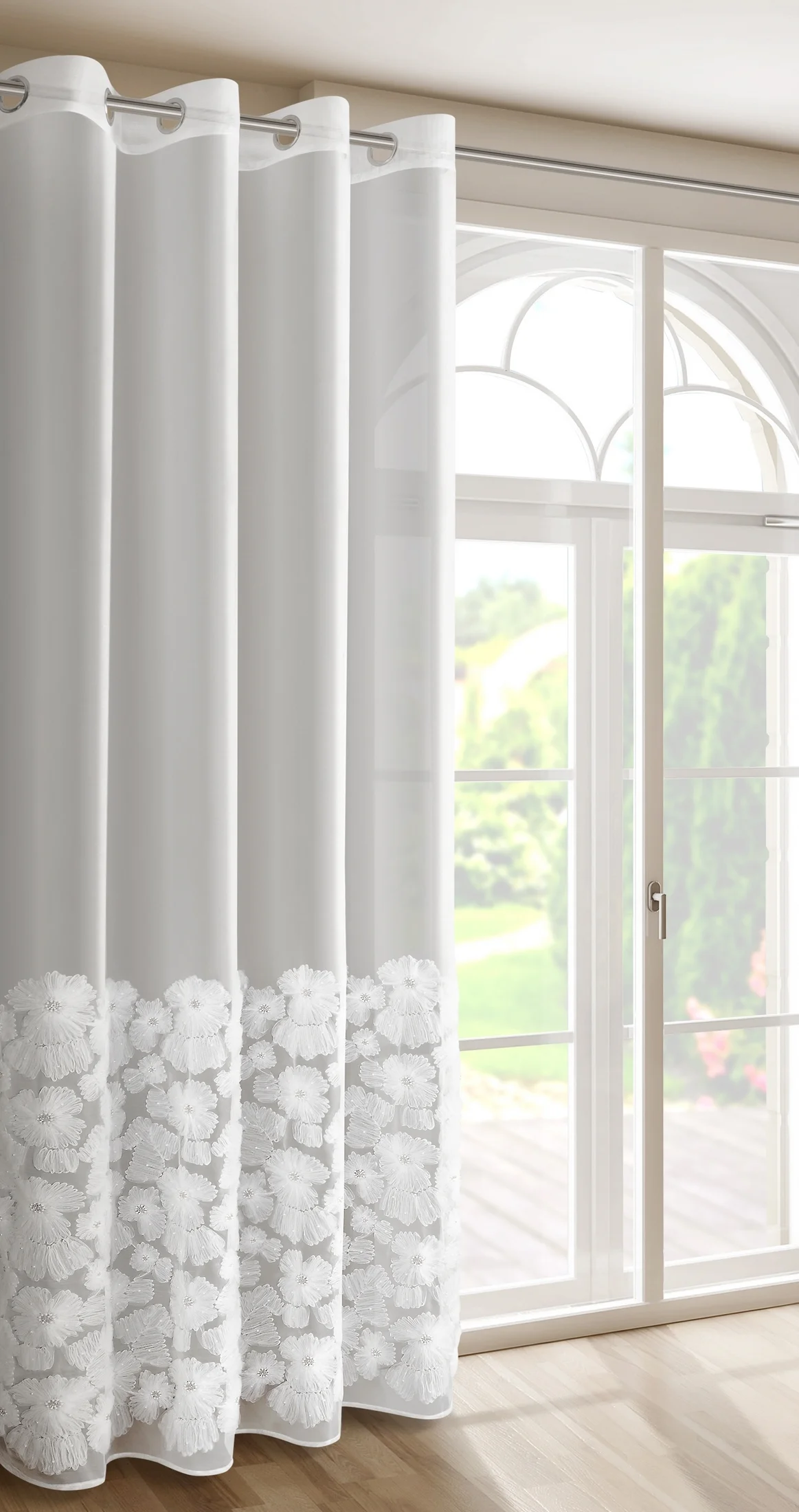 Firana biała z siateczki zdobiona kwiatami z dodatkiem drobnych perełek 3D 140x250 cm przelotka - JASMIN 2 Eva Minge