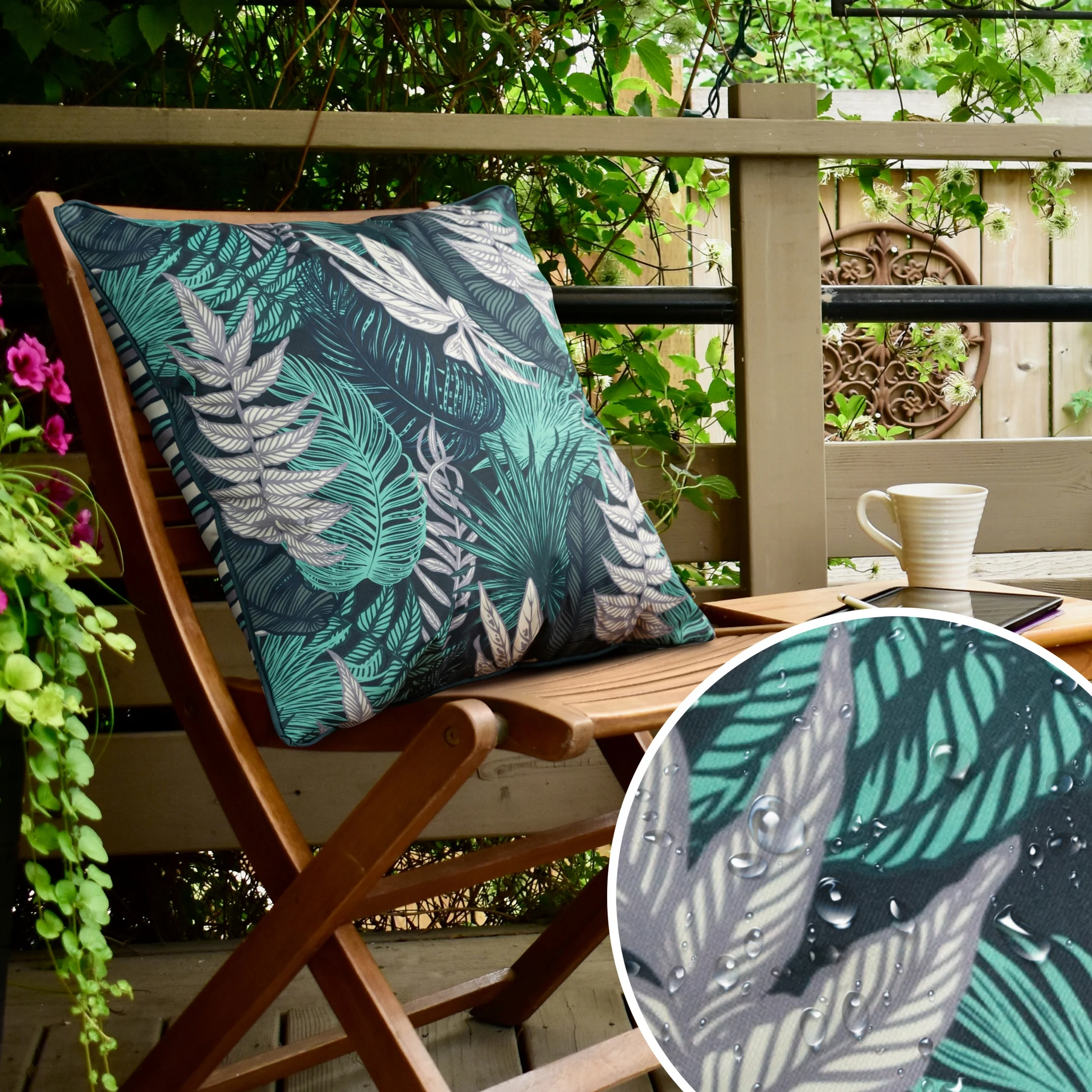 Poszewka na poduszkę 45x45 cm z tkaniny wodoodpornej granatowo, turkusowa idealna na taras oraz balkon z motywem botanicznym GARDEN | eurofirany