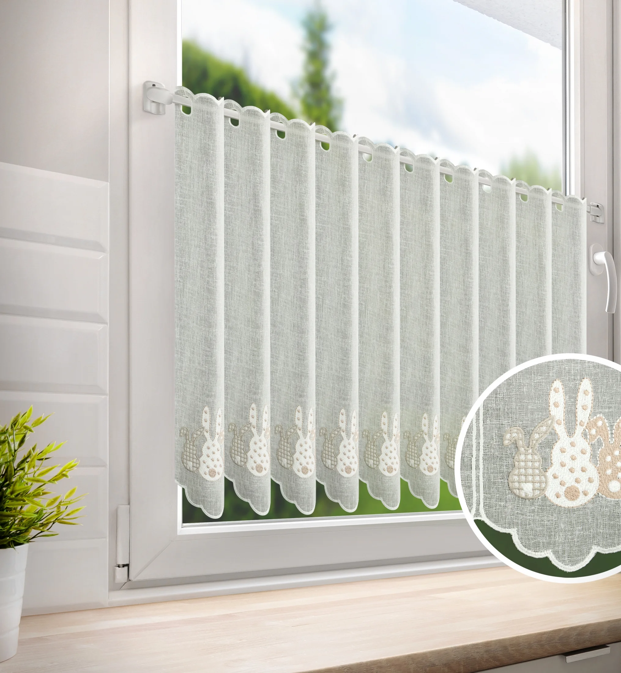 Tkanina firanowa zazdrostka zdobiona wielkanocnym haftem zajączków