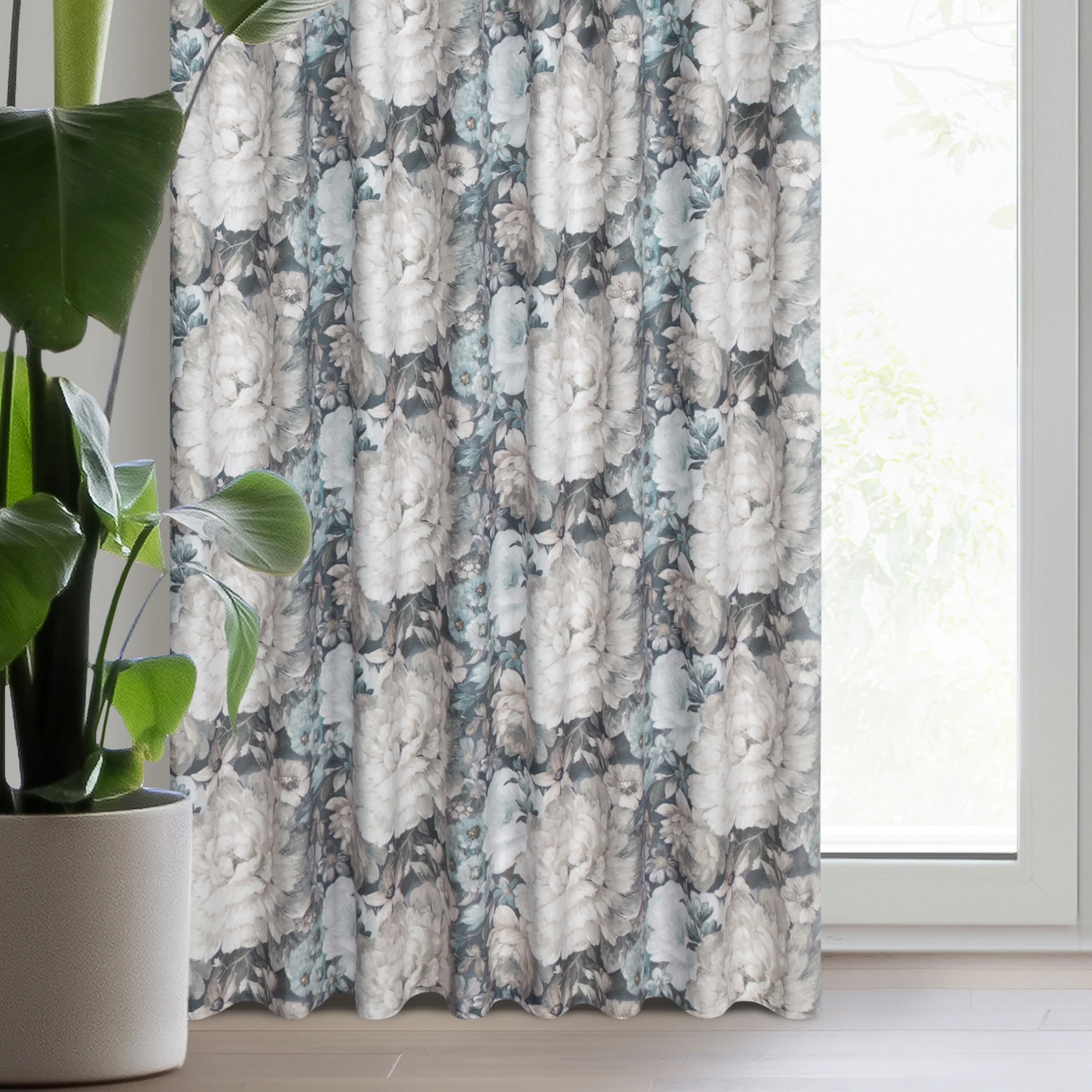 Zasłona welwetowa kremowo, niebieska zdobiona nadrukiem kwiatów 140x270 cm taśma - LUCIA | eurofirany