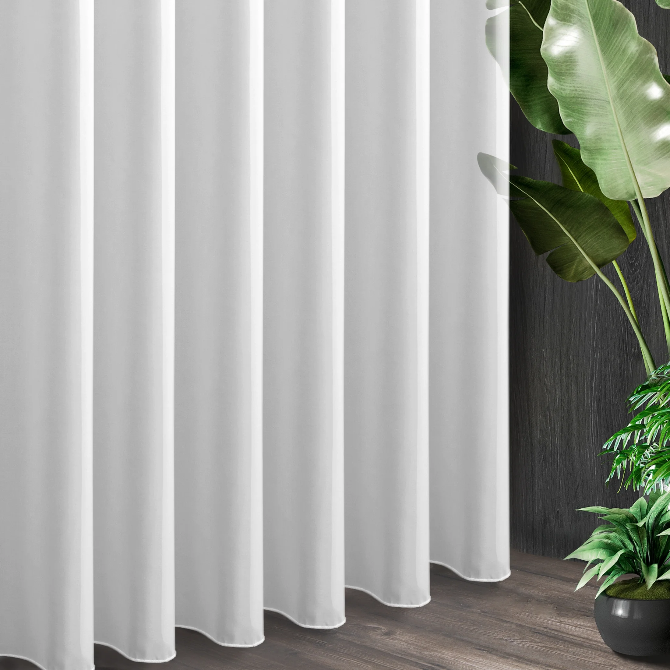 Tkanina firanowa lekki woal zakończona szwem obciążającym