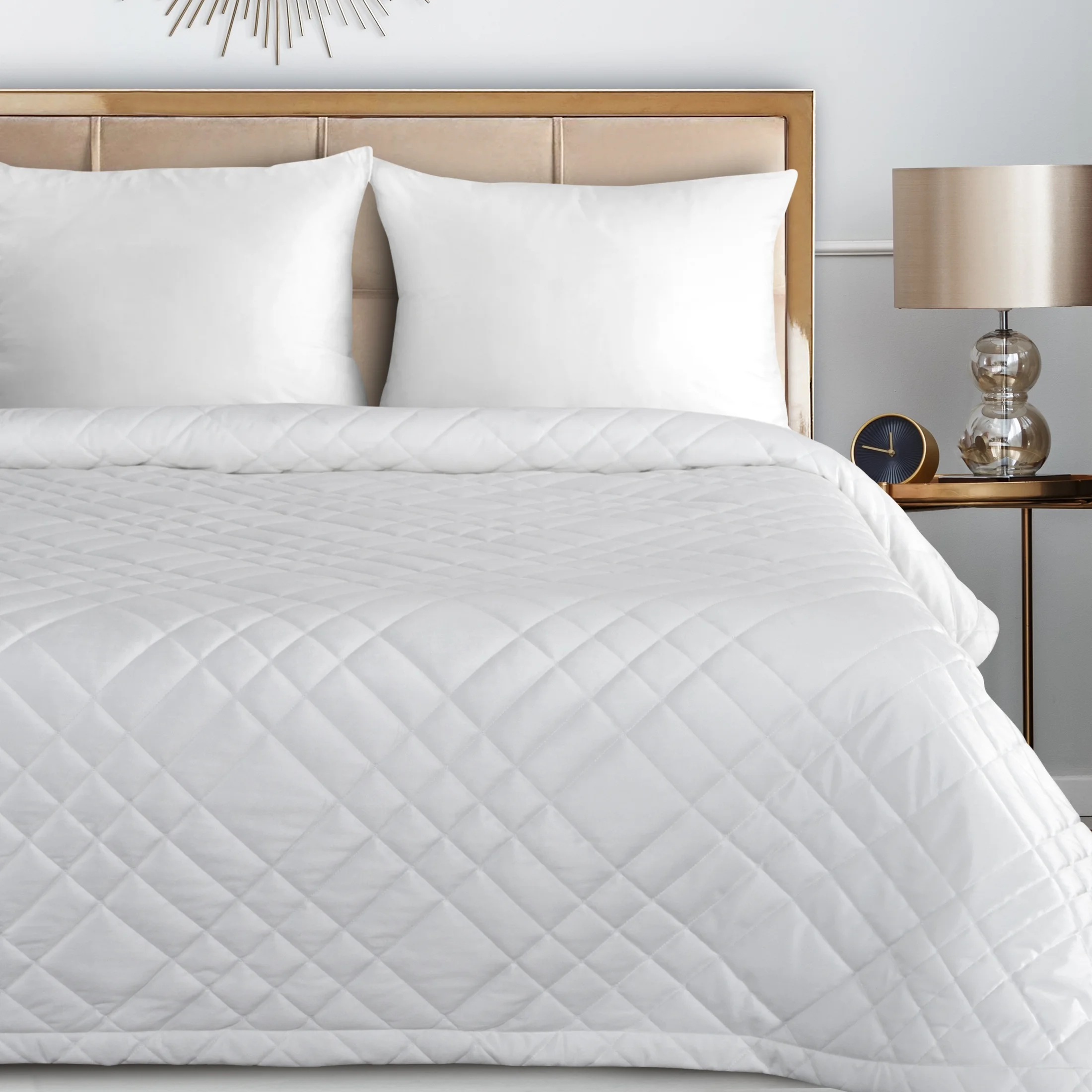 Narzuta welwetowa biała 220x240 cm z geometrycznym przeszyciem RIA 6 | eurofirany