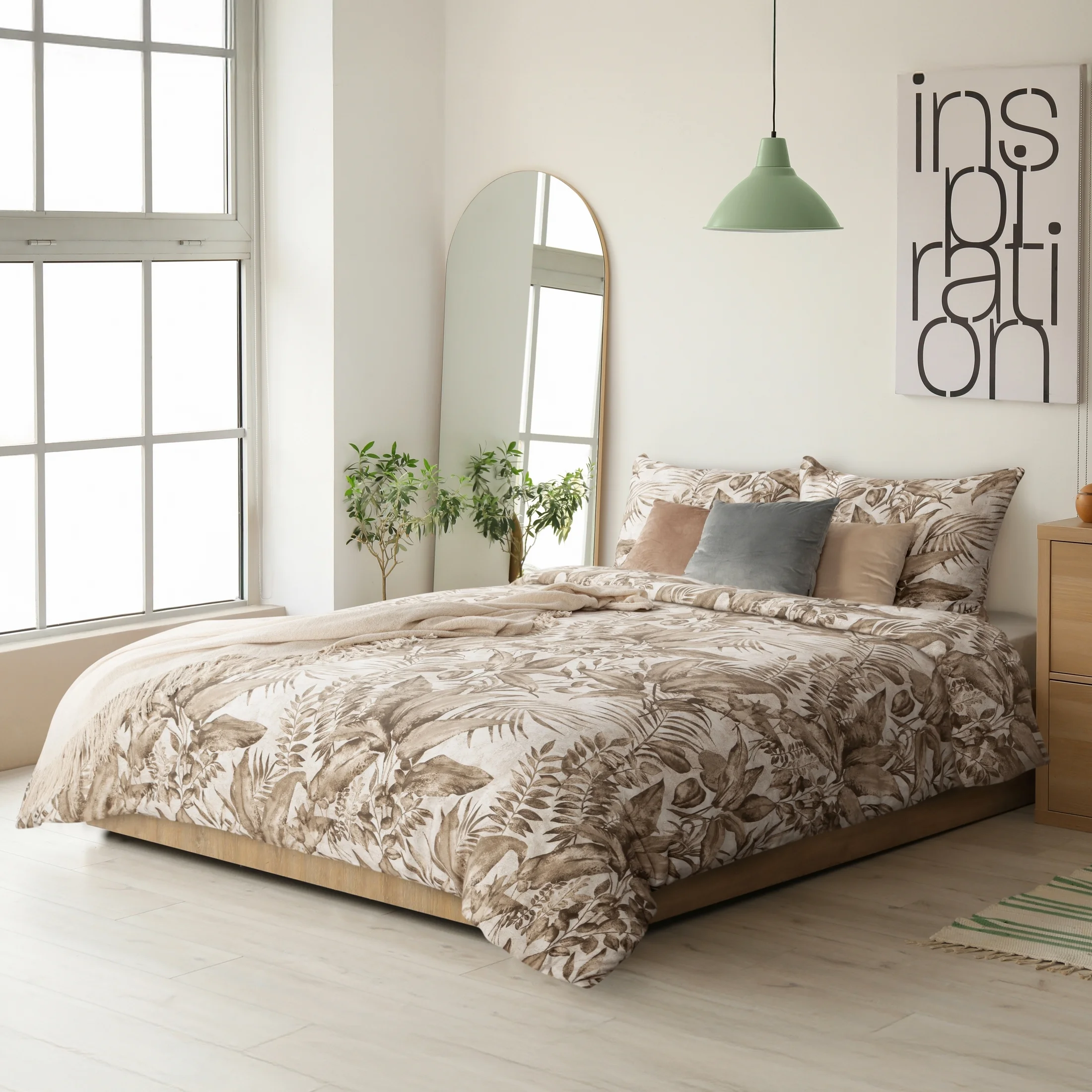 Pościel 220x200 cm bawełniana kolor beżowy, ciemnobeżowy z wzorem egzotycznych liści SPRING 46 | eurofirany