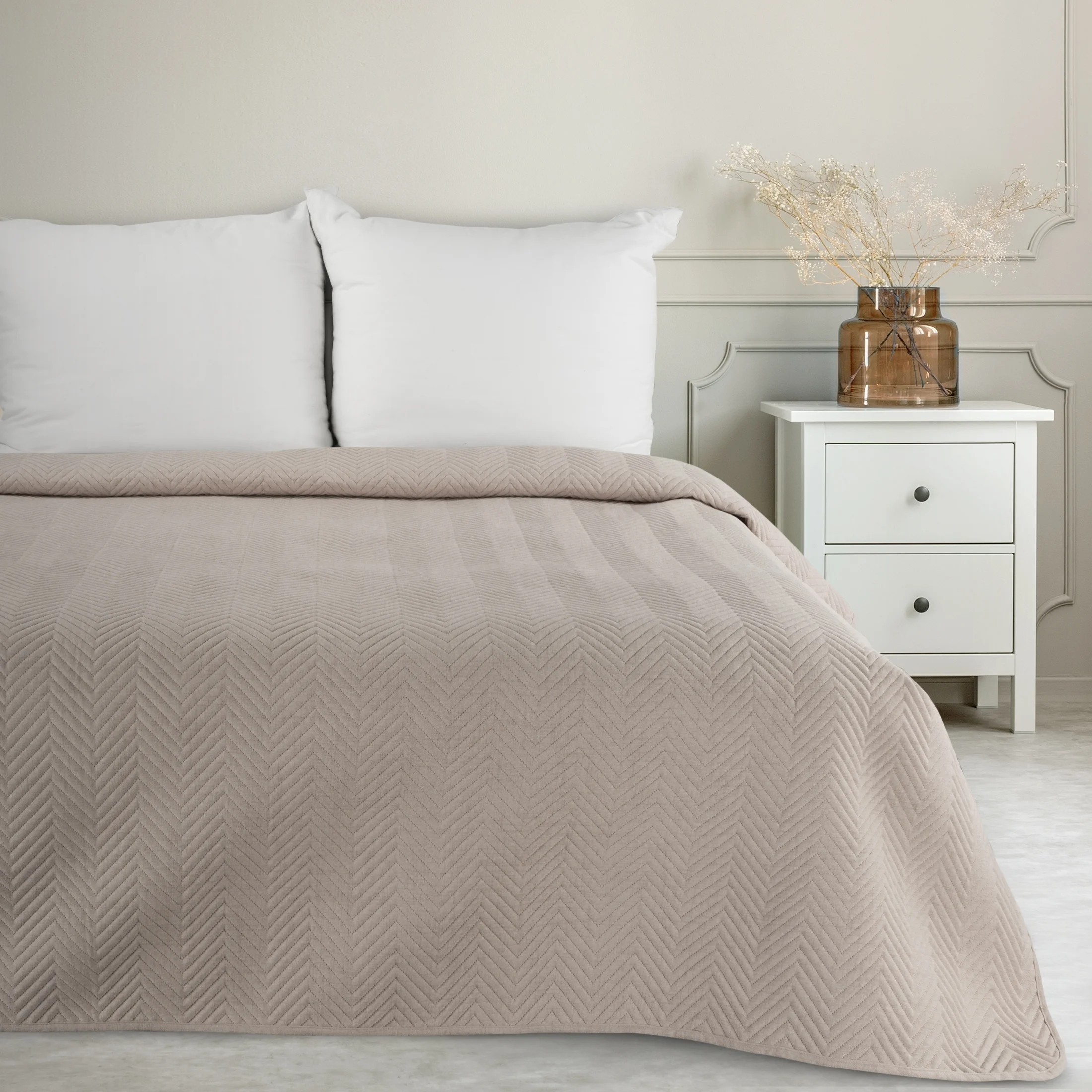 Narzuta z tkaniny o strukturze lnu beżowa 170x210 cm pikowana w wzór jodełki LEN 3 Eurofirany Premium |