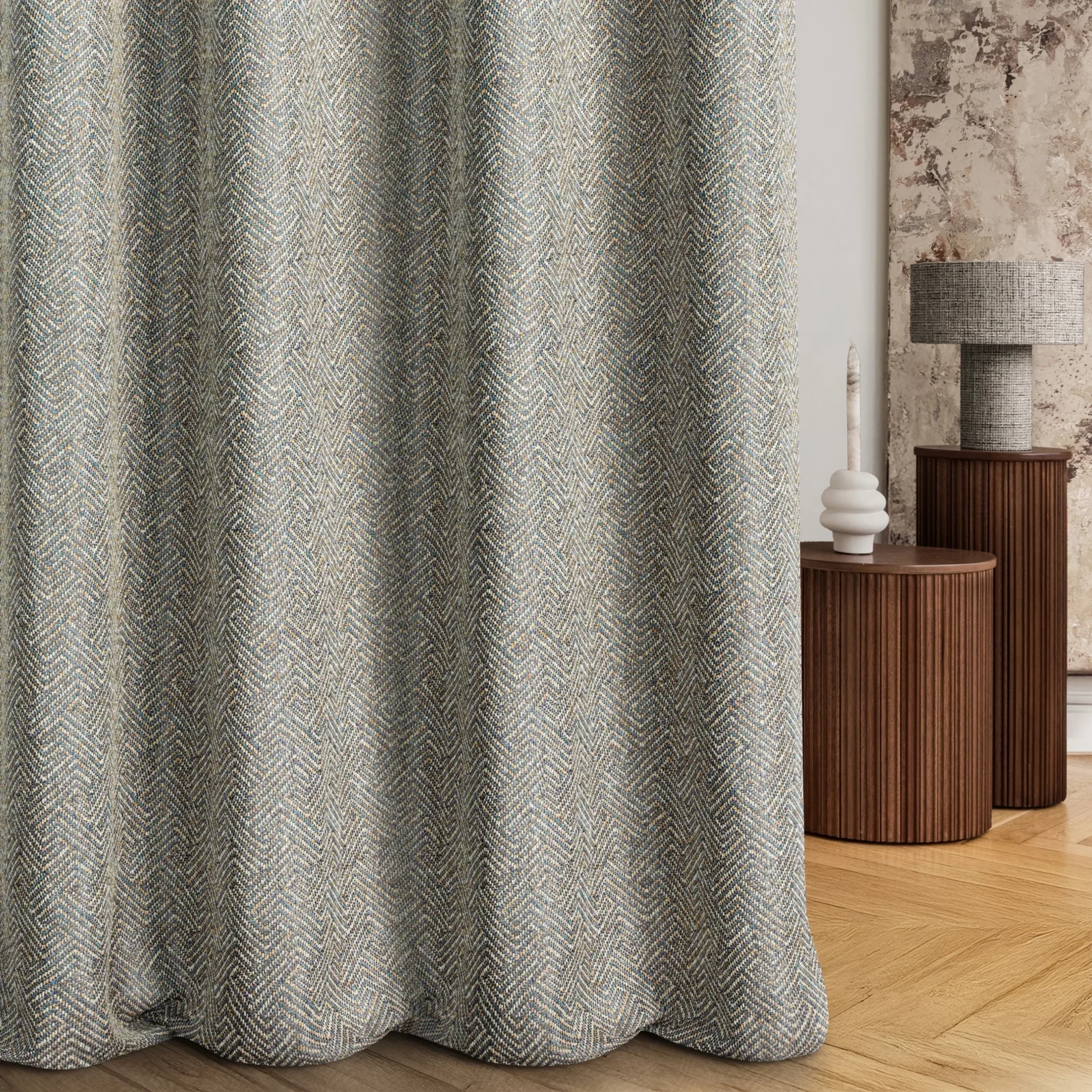 Zasłona szyta na flexach popielato beżowa ze strukturalnej tkaniny o naturalnym splocie, z wzorem geometrycznym