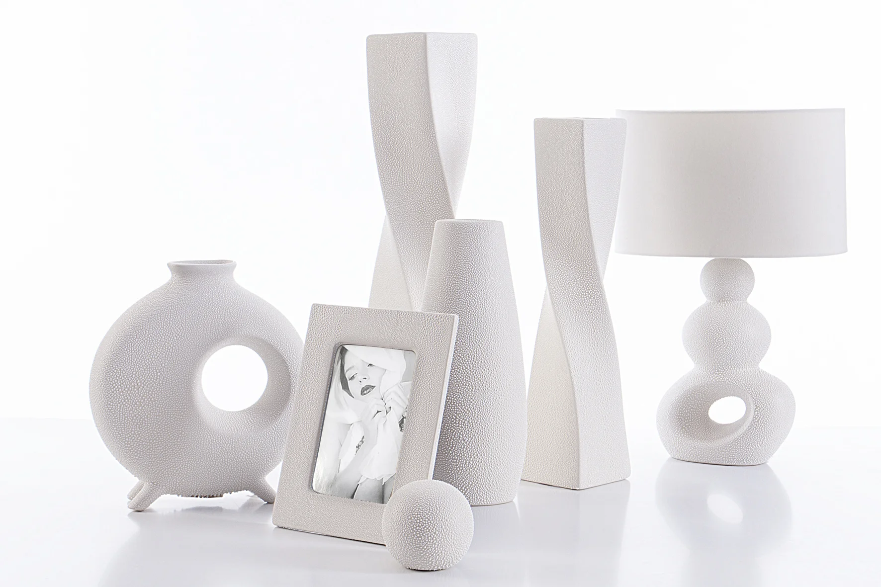 Wazon ceramiczny kremowy z efektem rosy 9x9x39 cm RISO