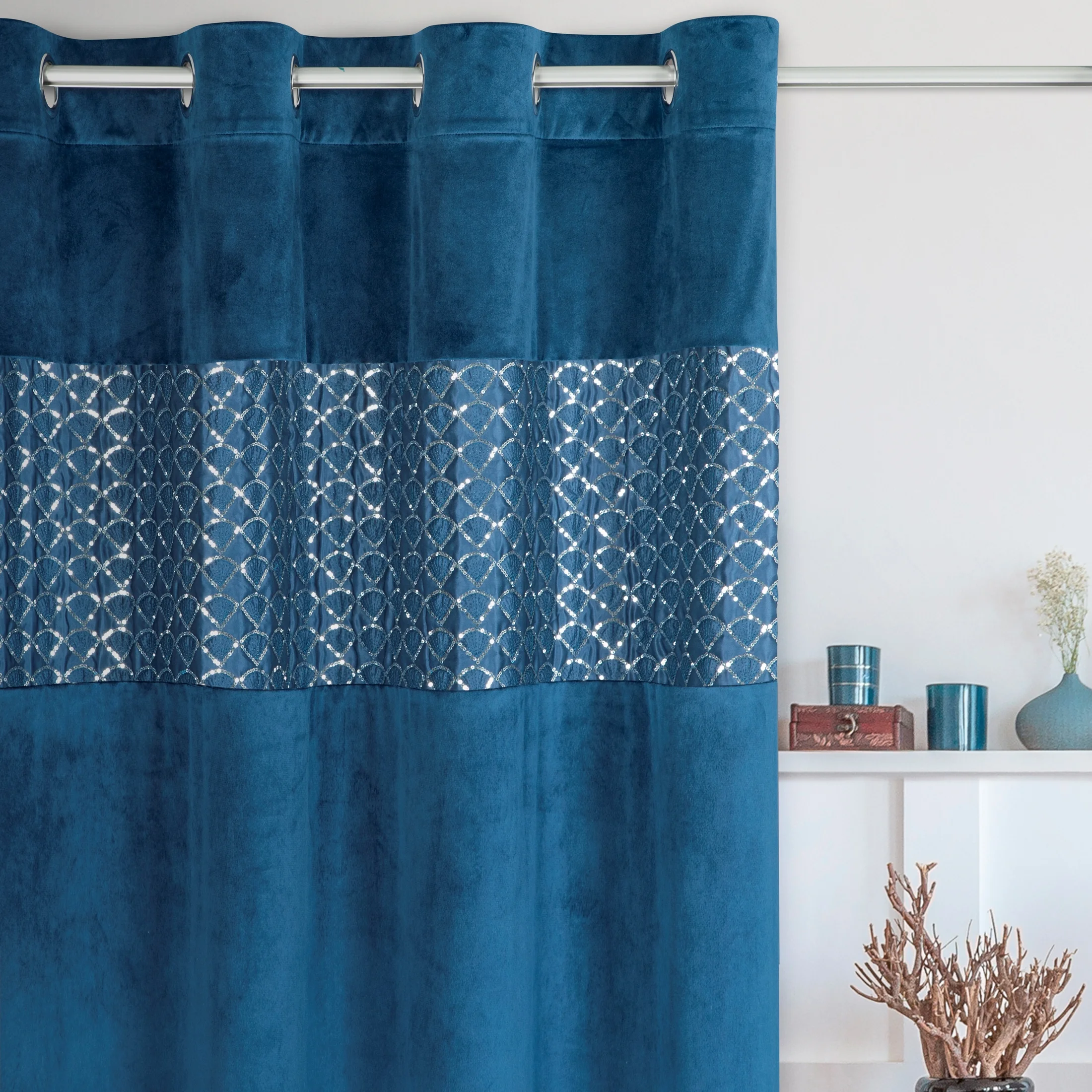 Zasłona granatowo, srebrna z lśniącego welwetu z aplikacja z cekinów 140x250 cm przelotka - MARGOT | eurofirany